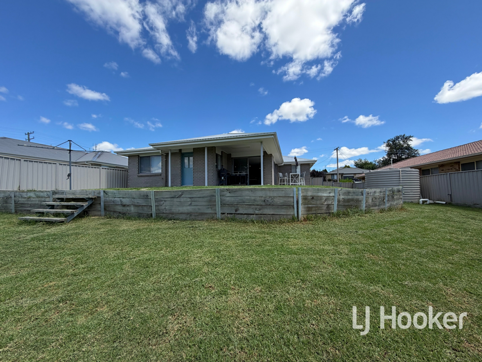 5 Brownleigh Vale Drive — photo 10 of 10