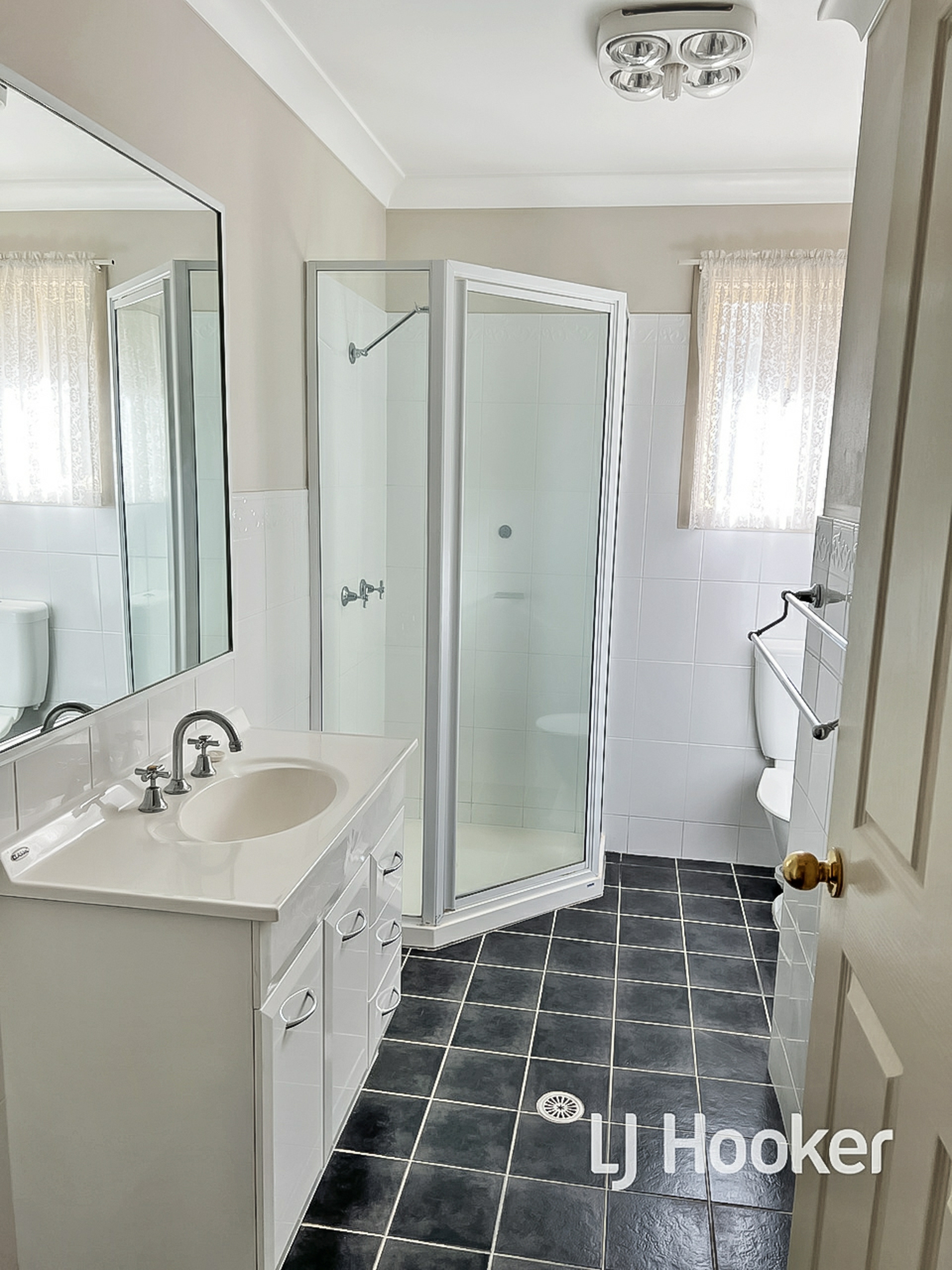 37A Queens Terrace — photo 6 of 9
