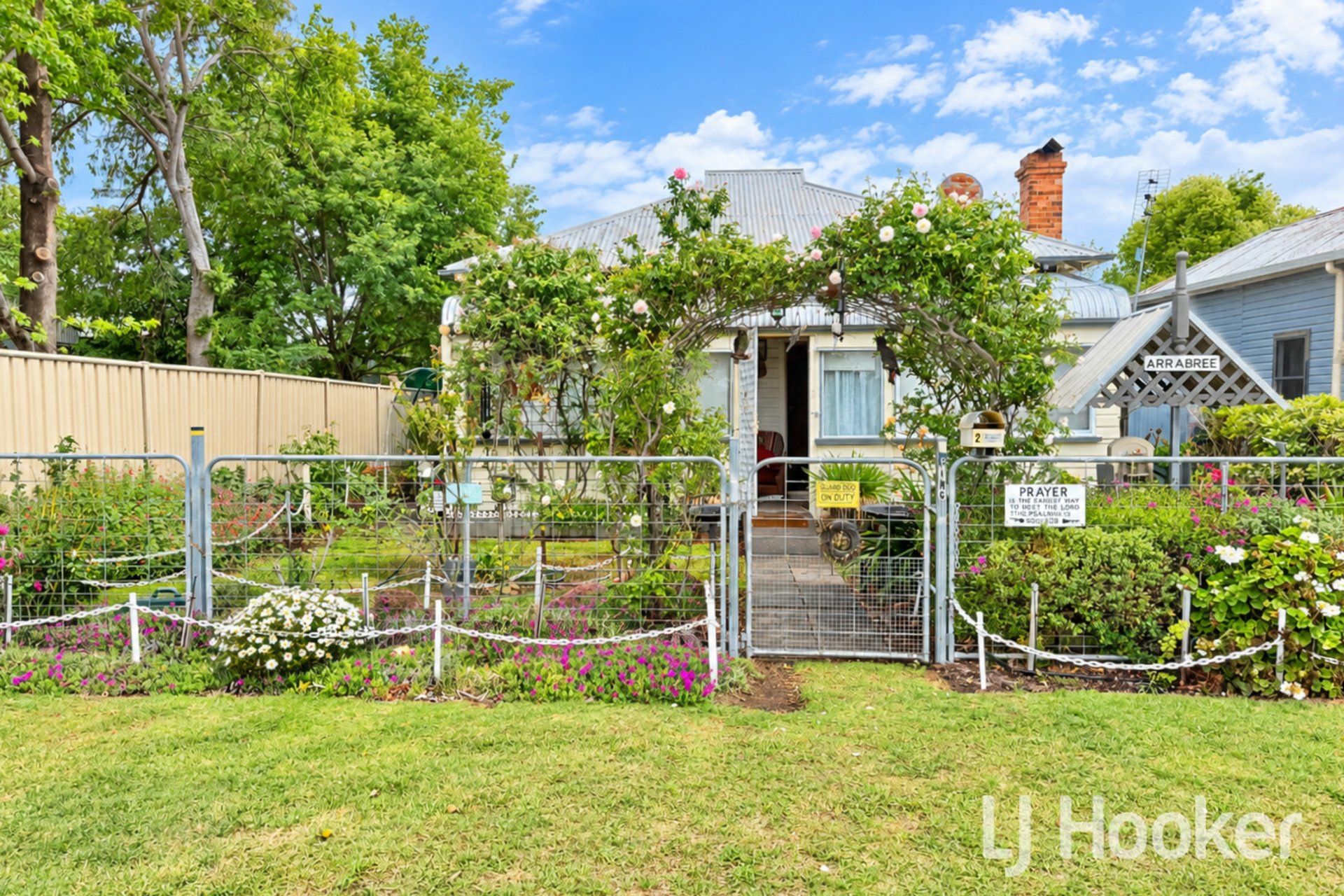 2 MacIntyre Street — photo from LJ Hooker Inverell