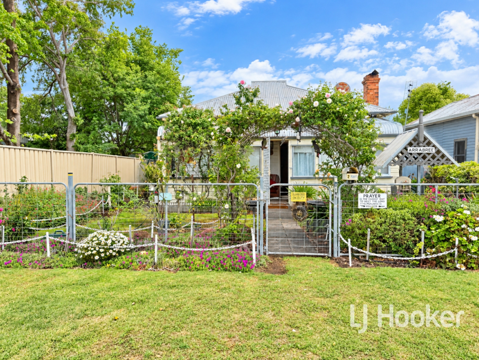 2 MacIntyre Street — photo from LJ Hooker Inverell