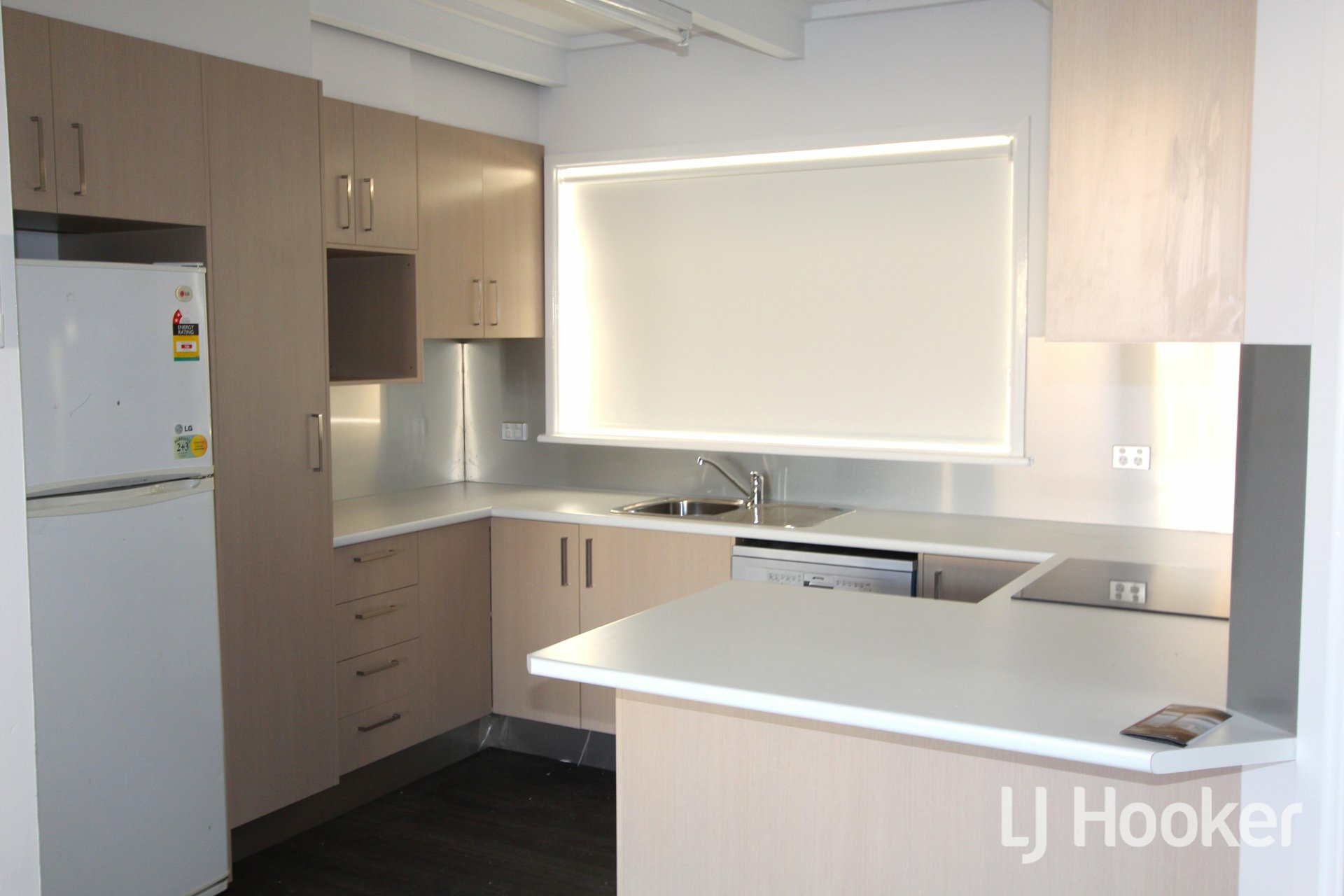 8/50-52 Urabatta Street — photo 2 of 6