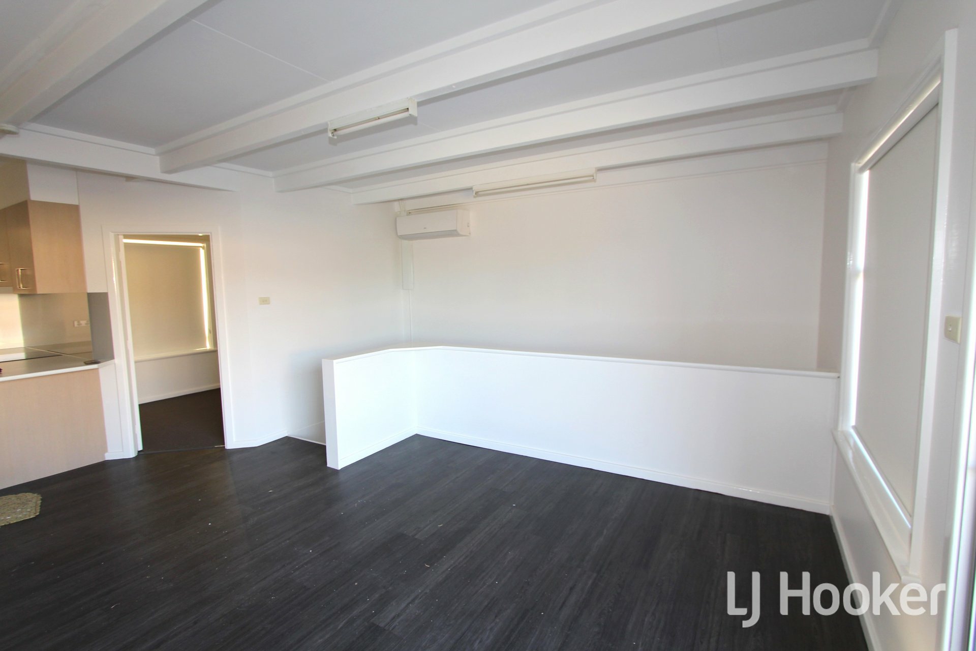 8/50-52 Urabatta Street — photo 4 of 6