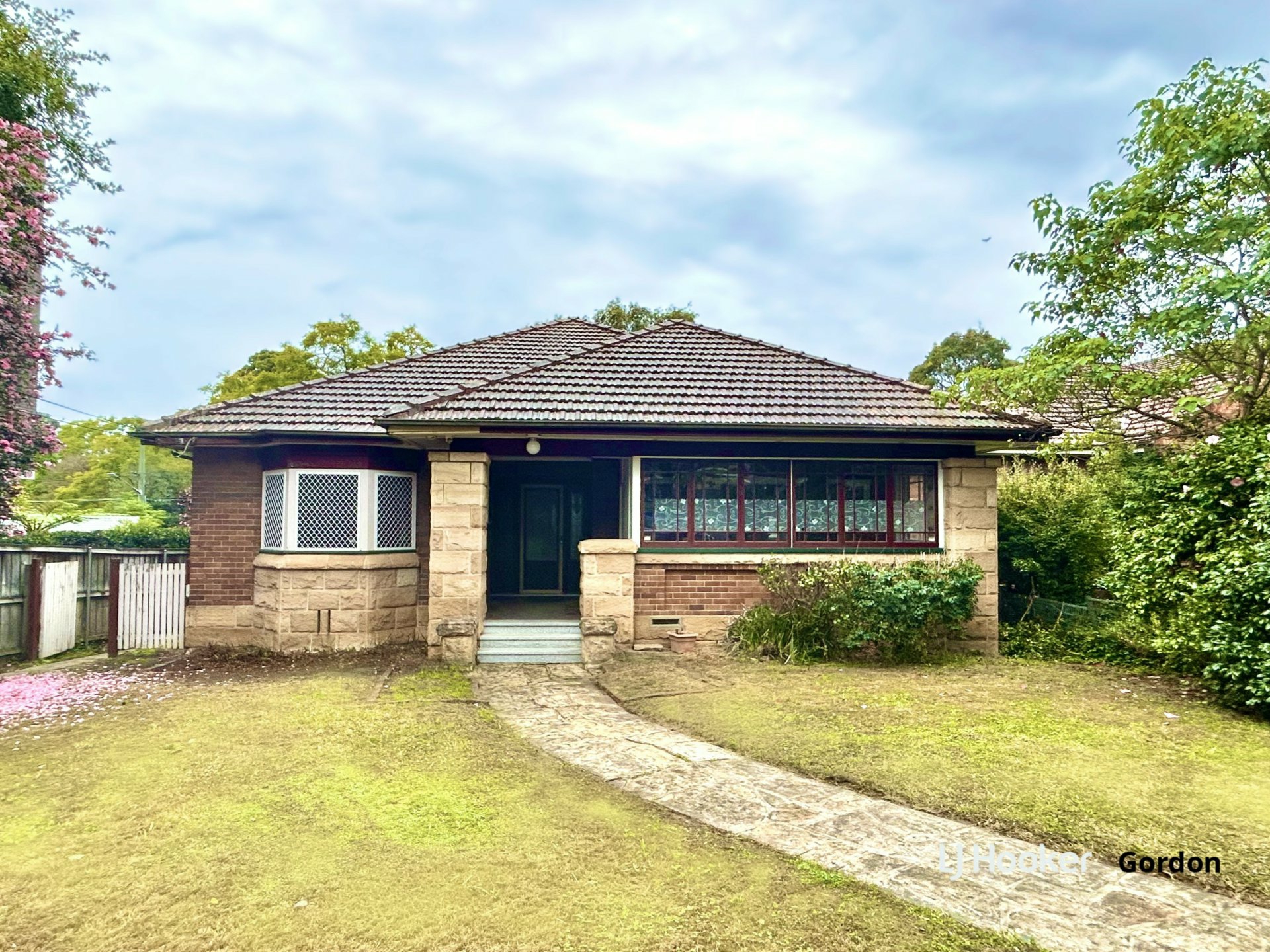 3 Woodside Ave, LINDFIELD