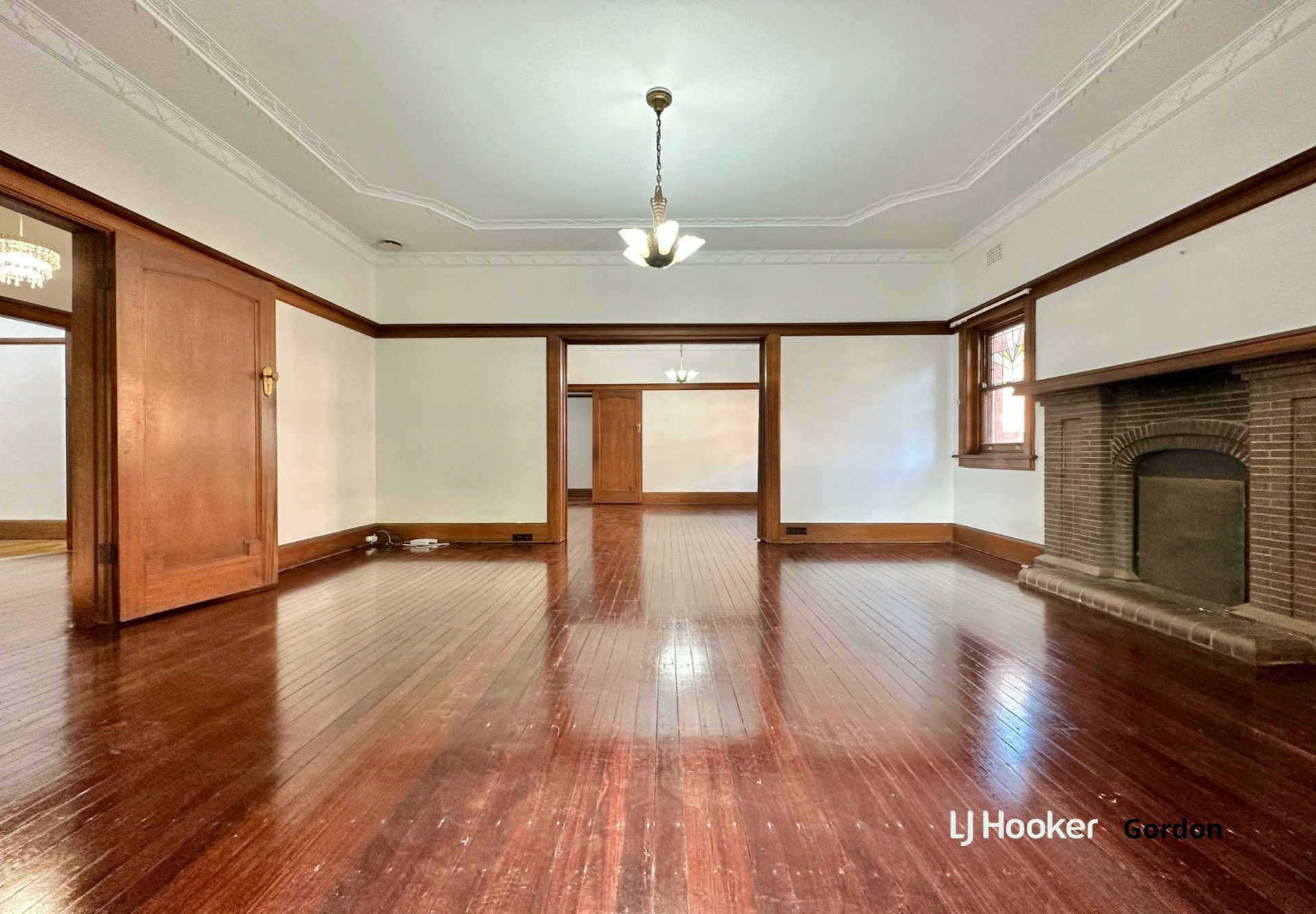 3 Woodside Ave, LINDFIELD
