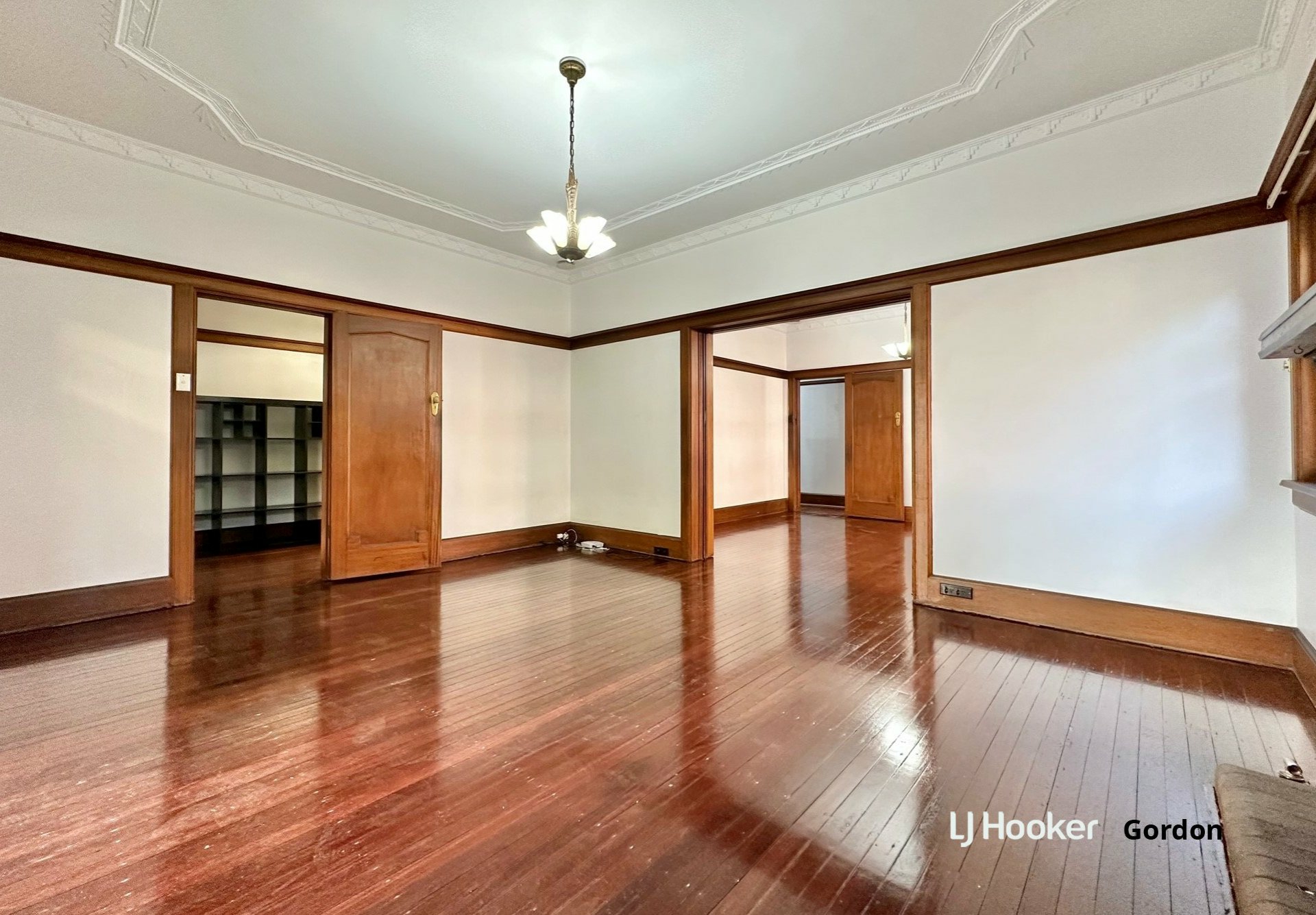 3 Woodside Ave, LINDFIELD