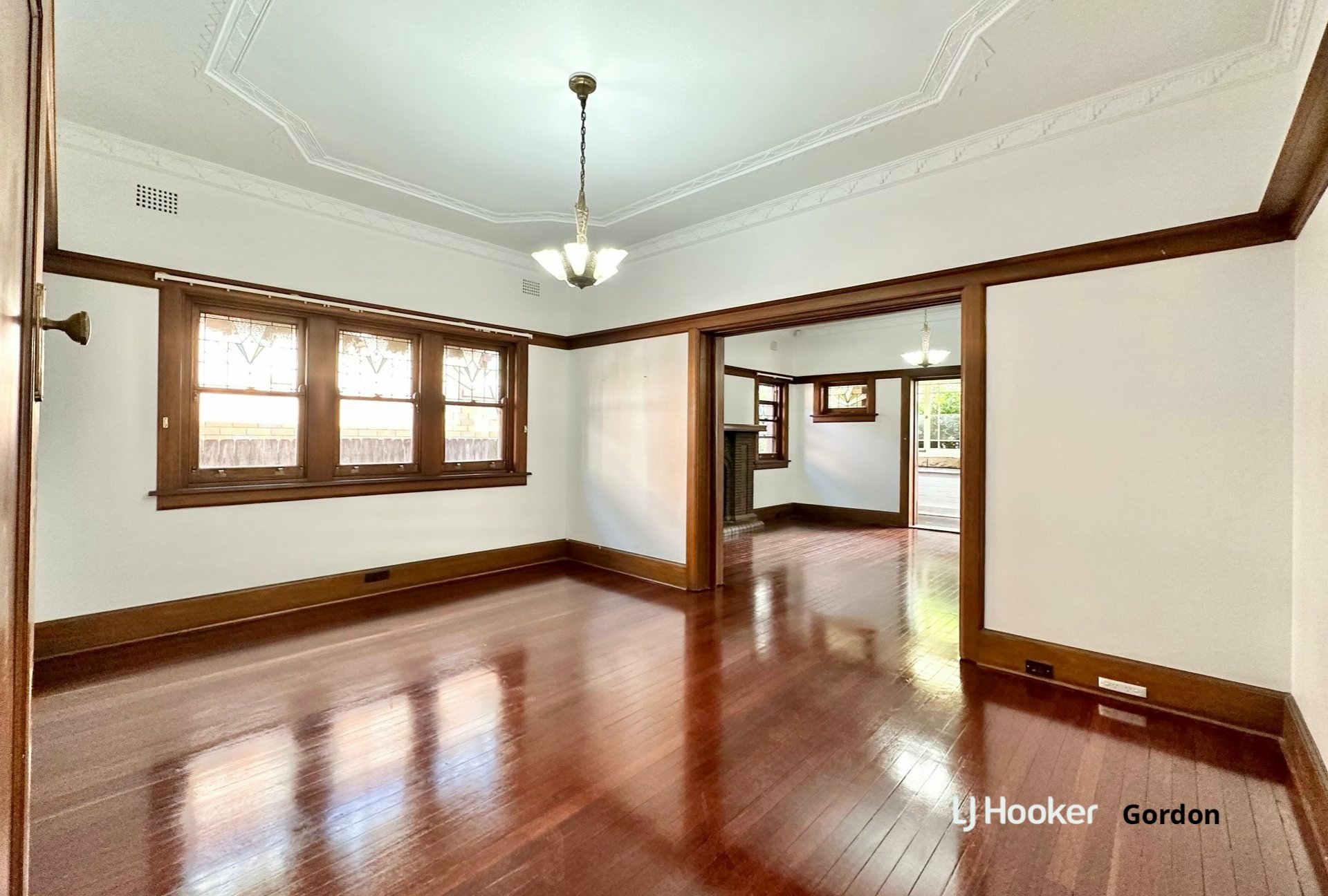 3 Woodside Ave, LINDFIELD