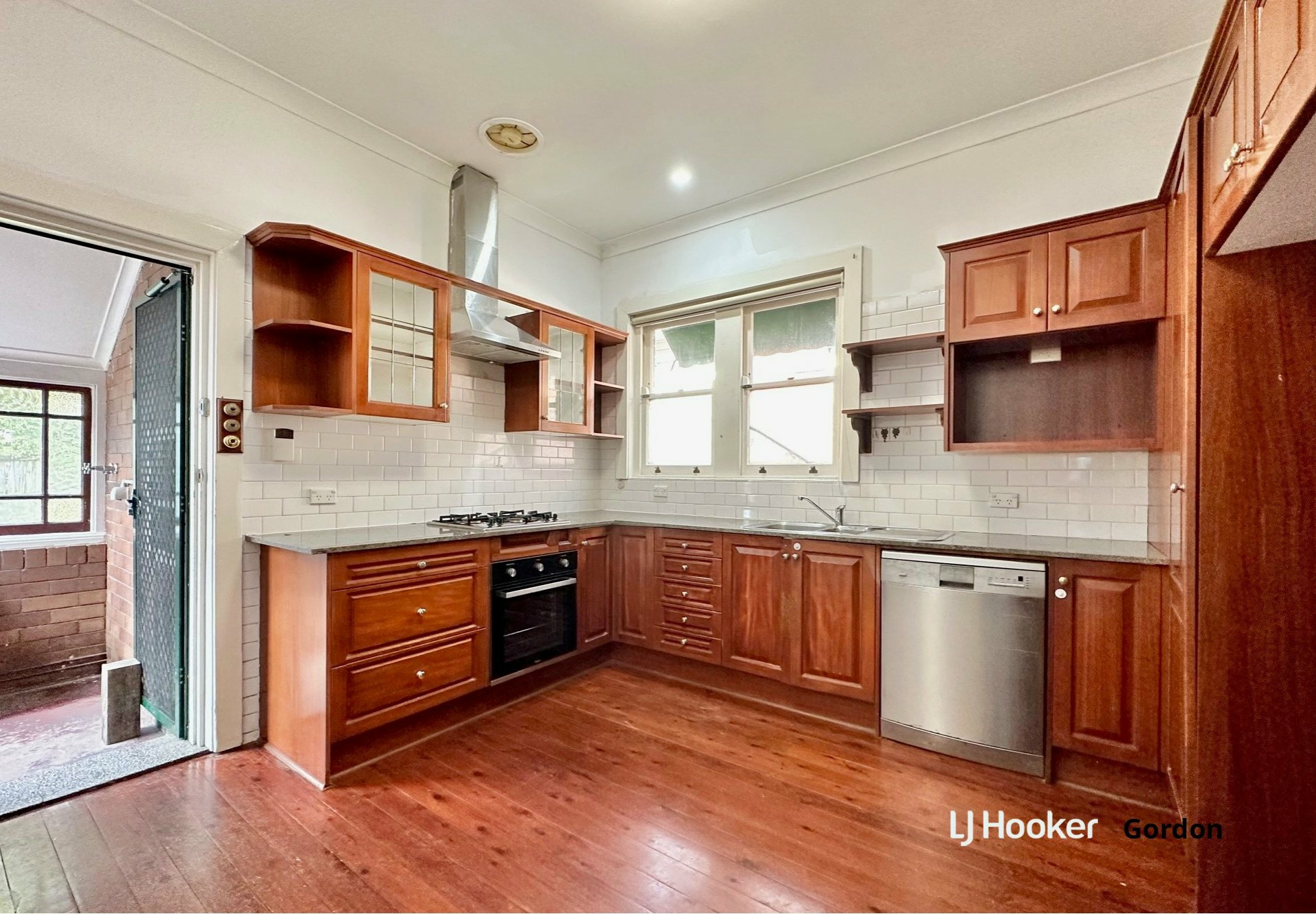 3 Woodside Ave, LINDFIELD