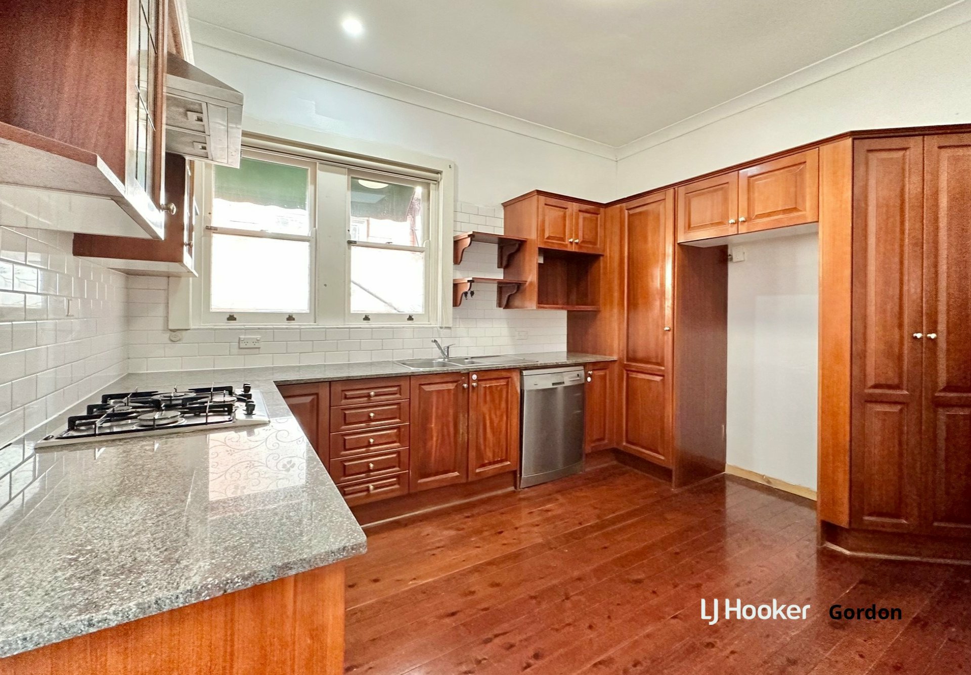 3 Woodside Ave, LINDFIELD