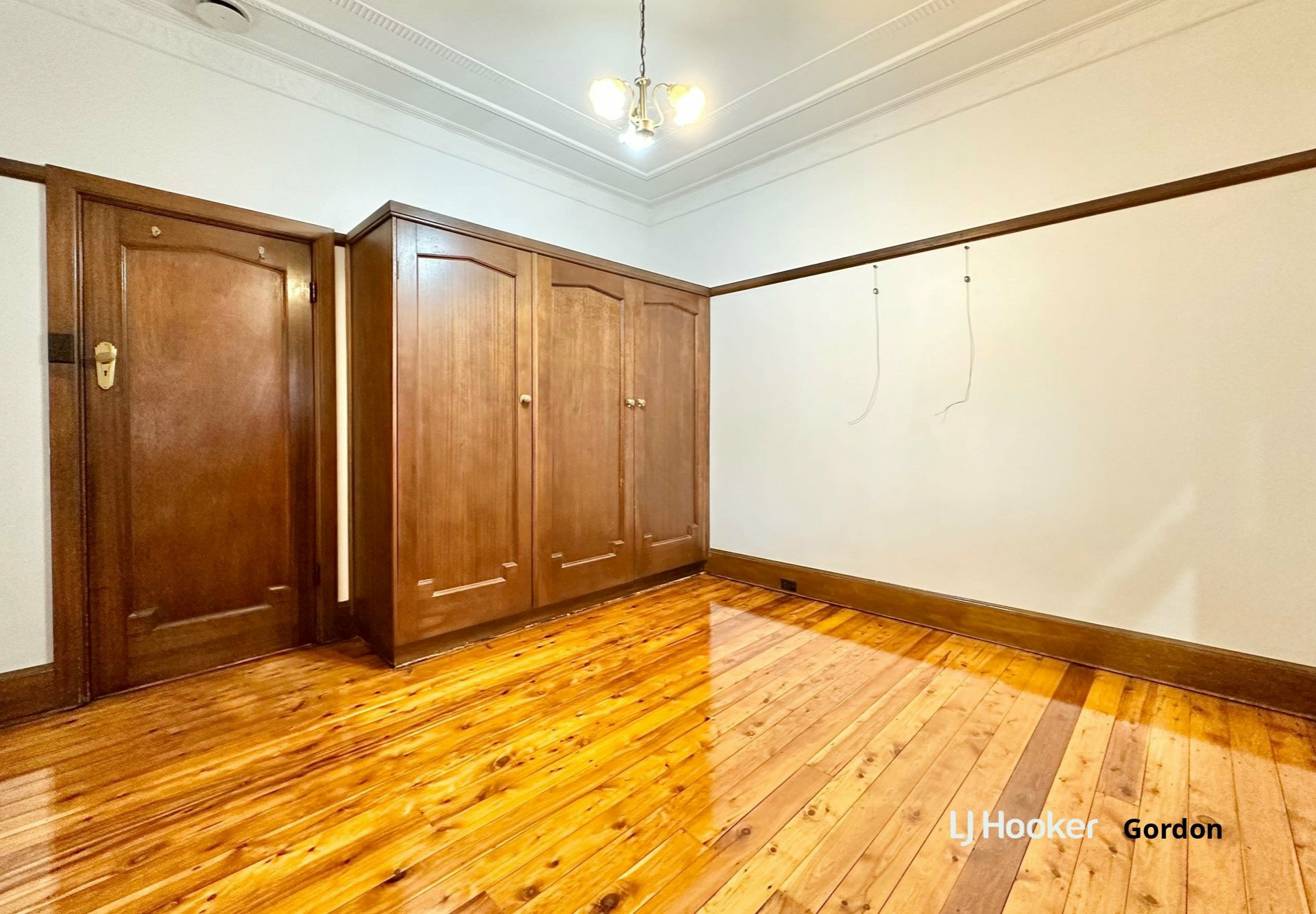 3 Woodside Ave, LINDFIELD