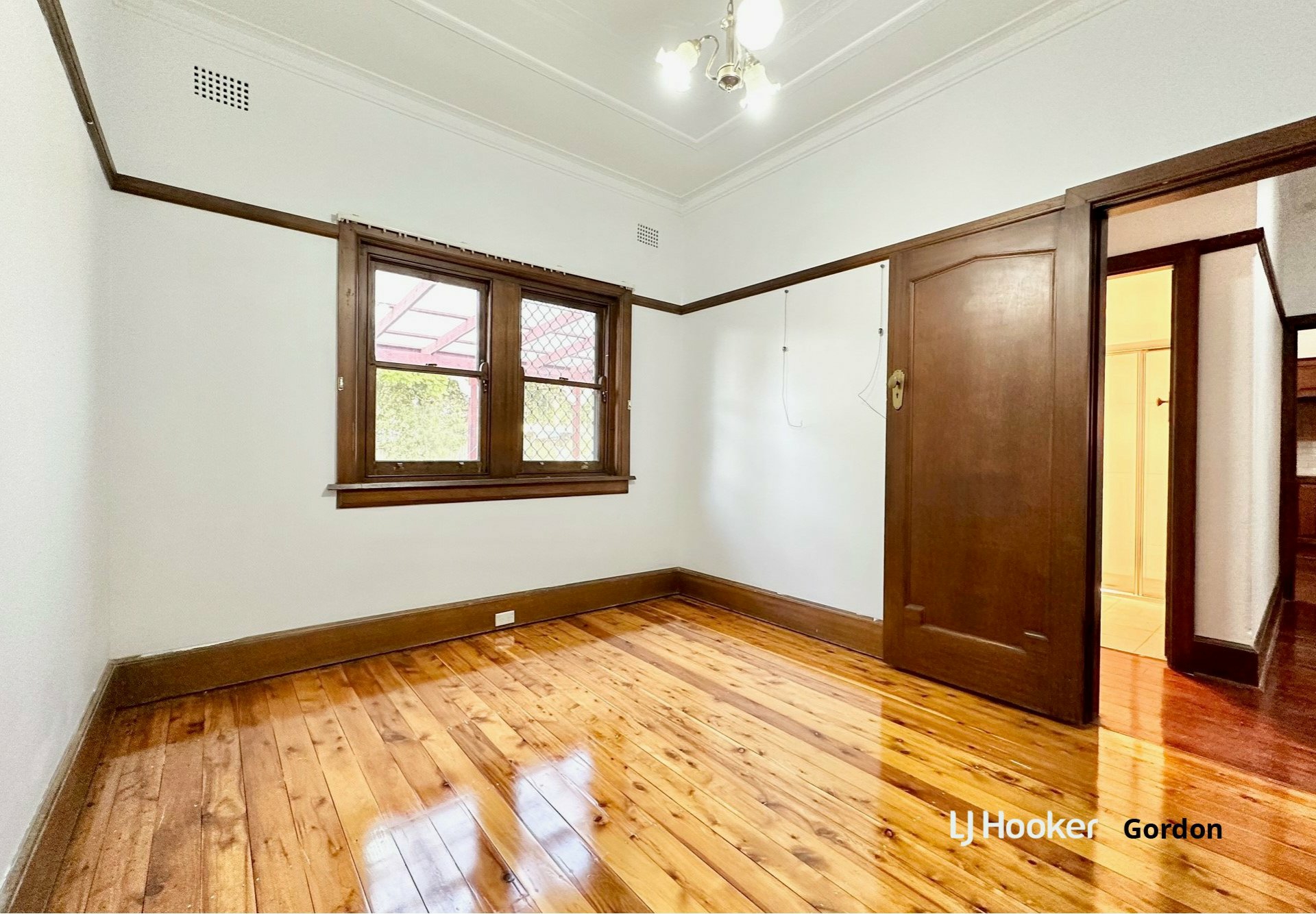3 Woodside Ave, LINDFIELD