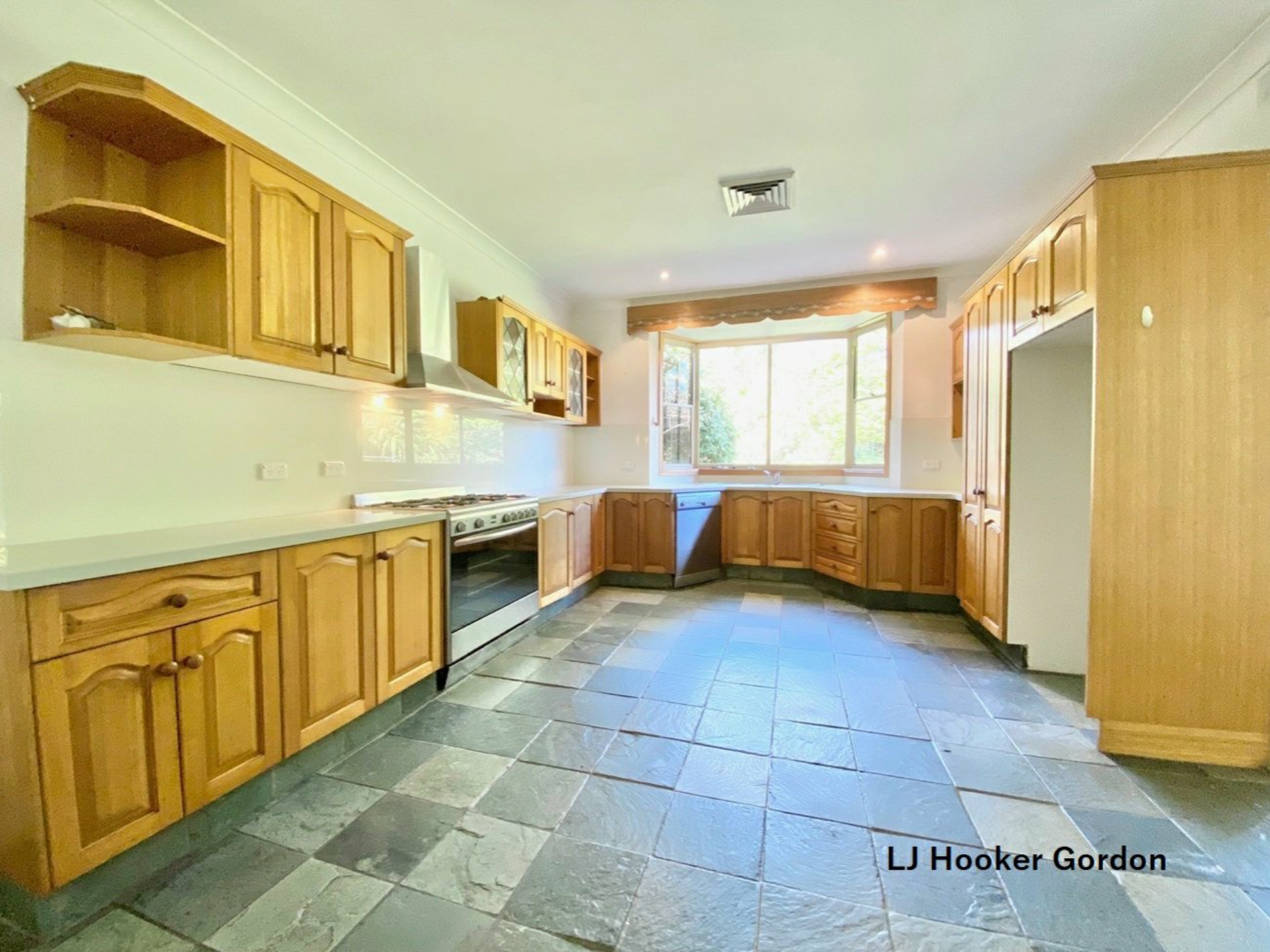 22 Highfield Road, LINDFIELD