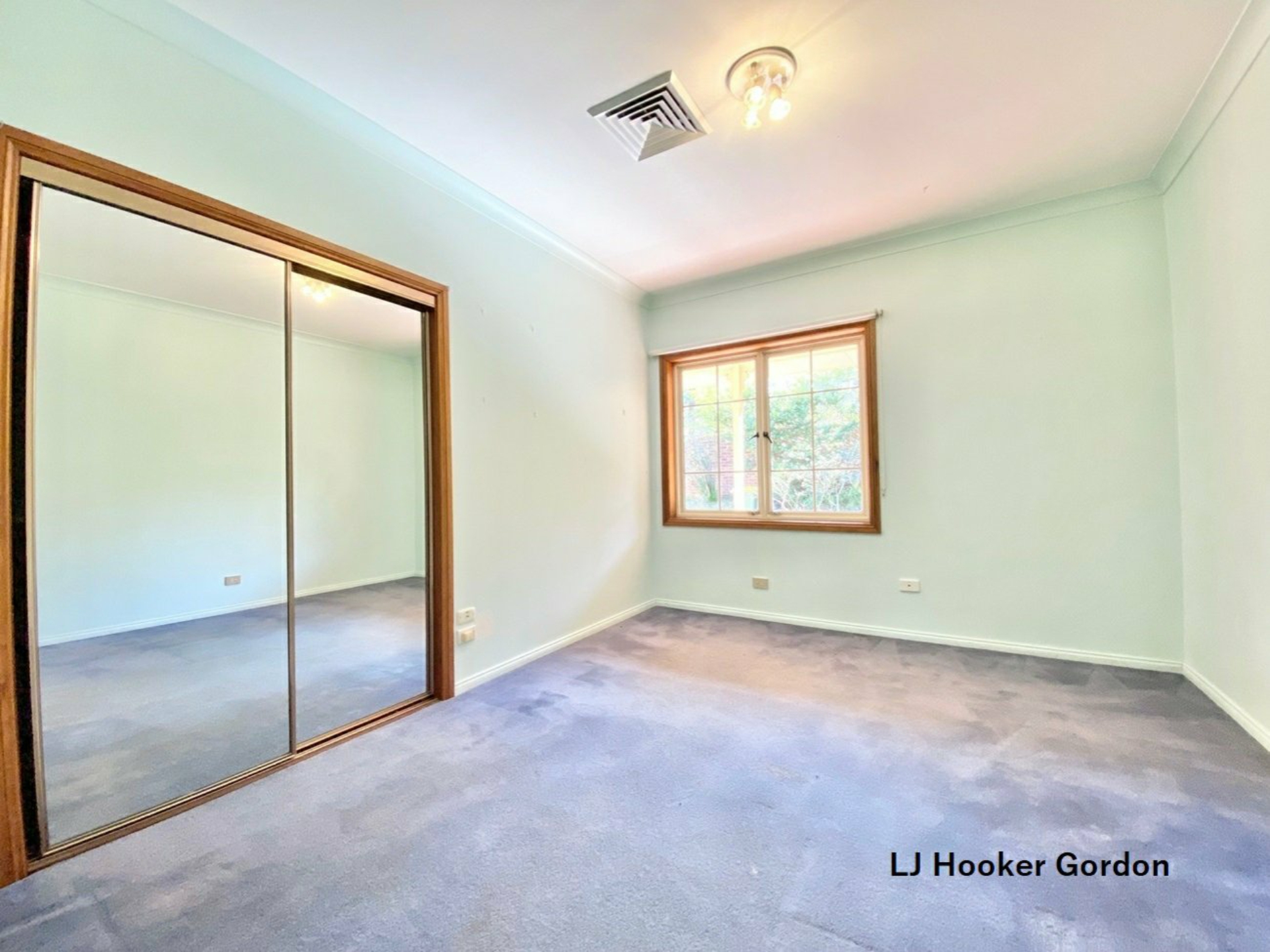 22 Highfield Road, LINDFIELD