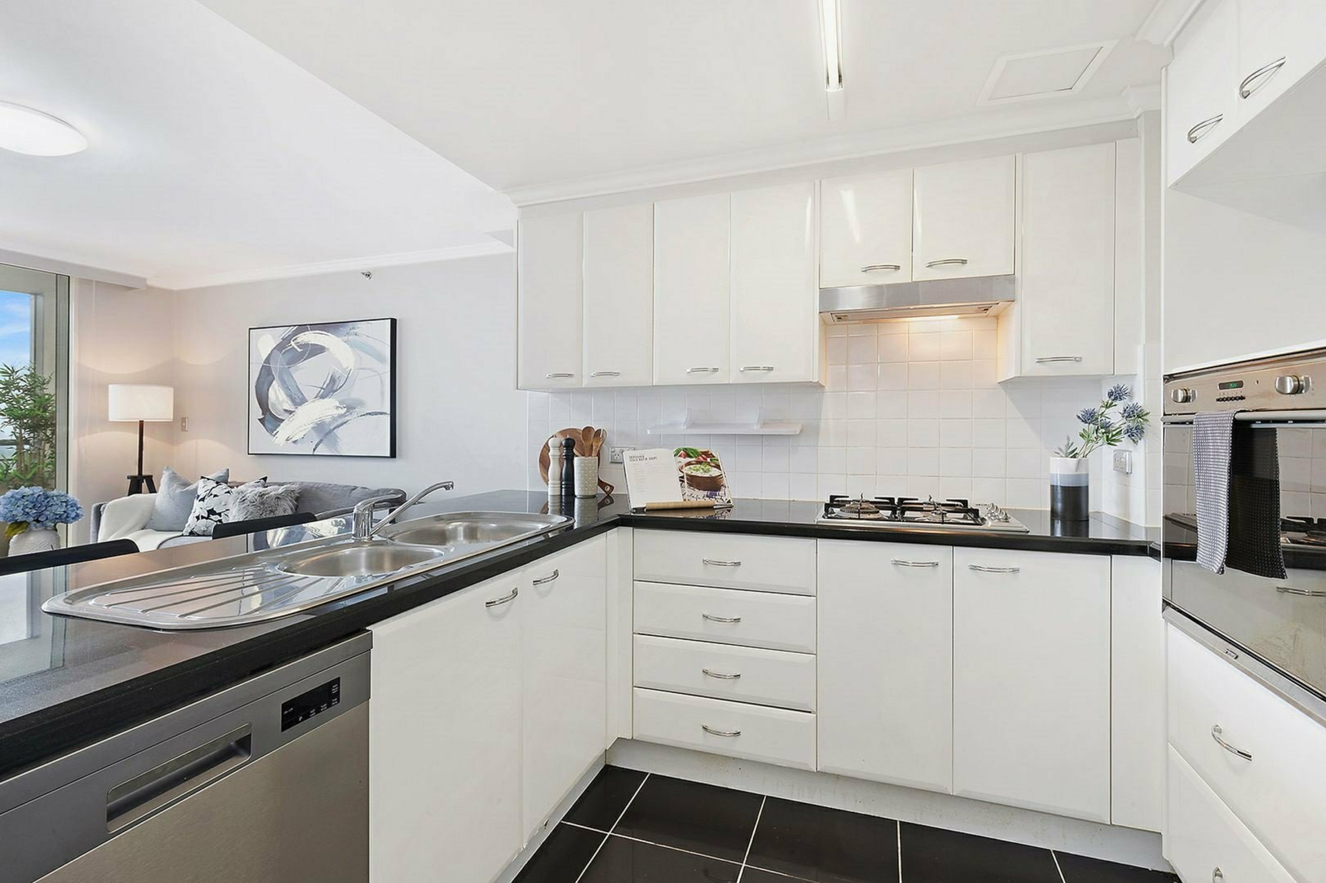 98/14 Brown Street, CHATSWOOD