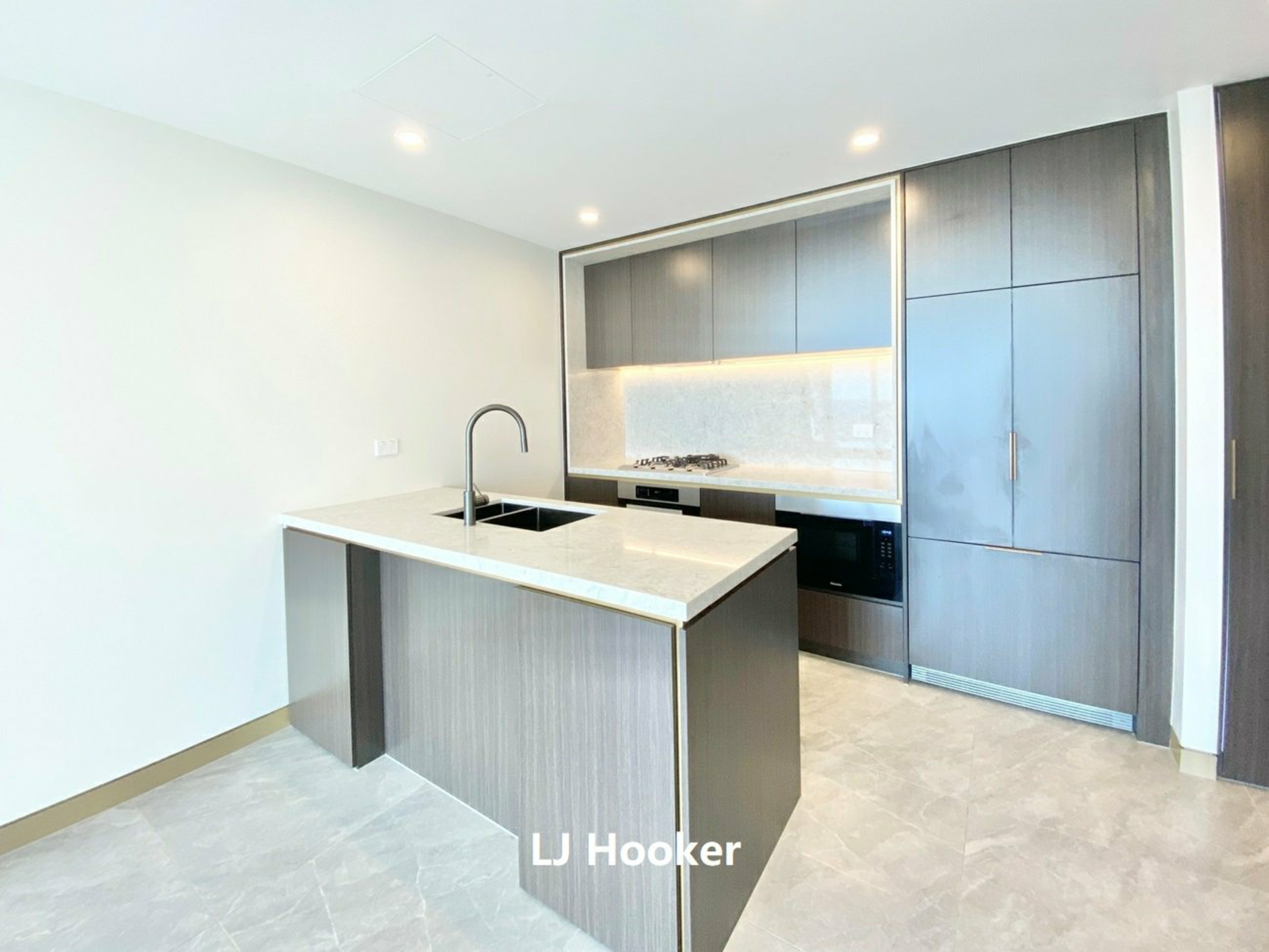 4004/88A Christie Street, ST LEONARDS