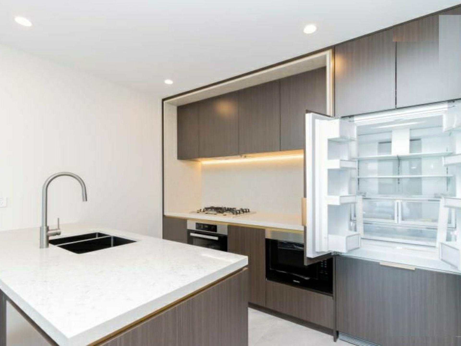 4004/88A Christie Street, ST LEONARDS