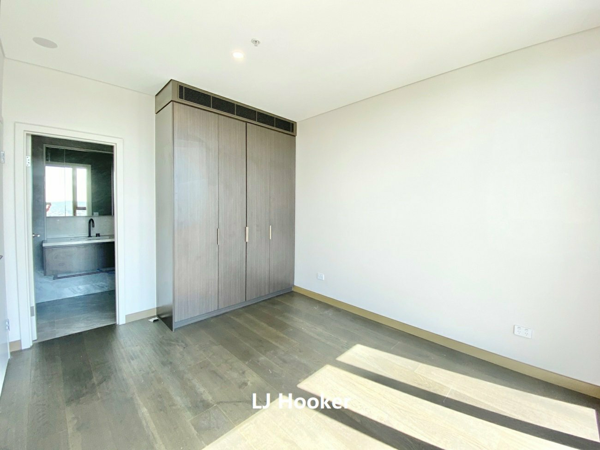 4004/88A Christie Street, ST LEONARDS