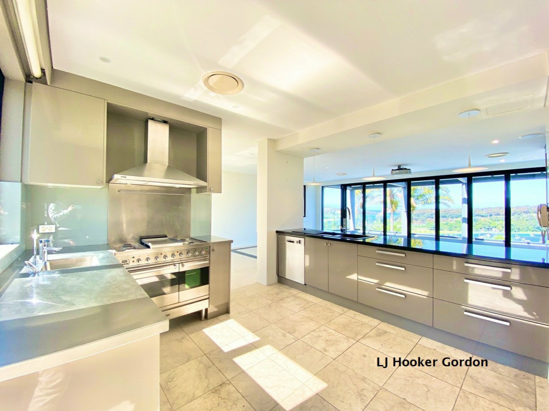 6 Seaforth Crescent, SEAFORTH