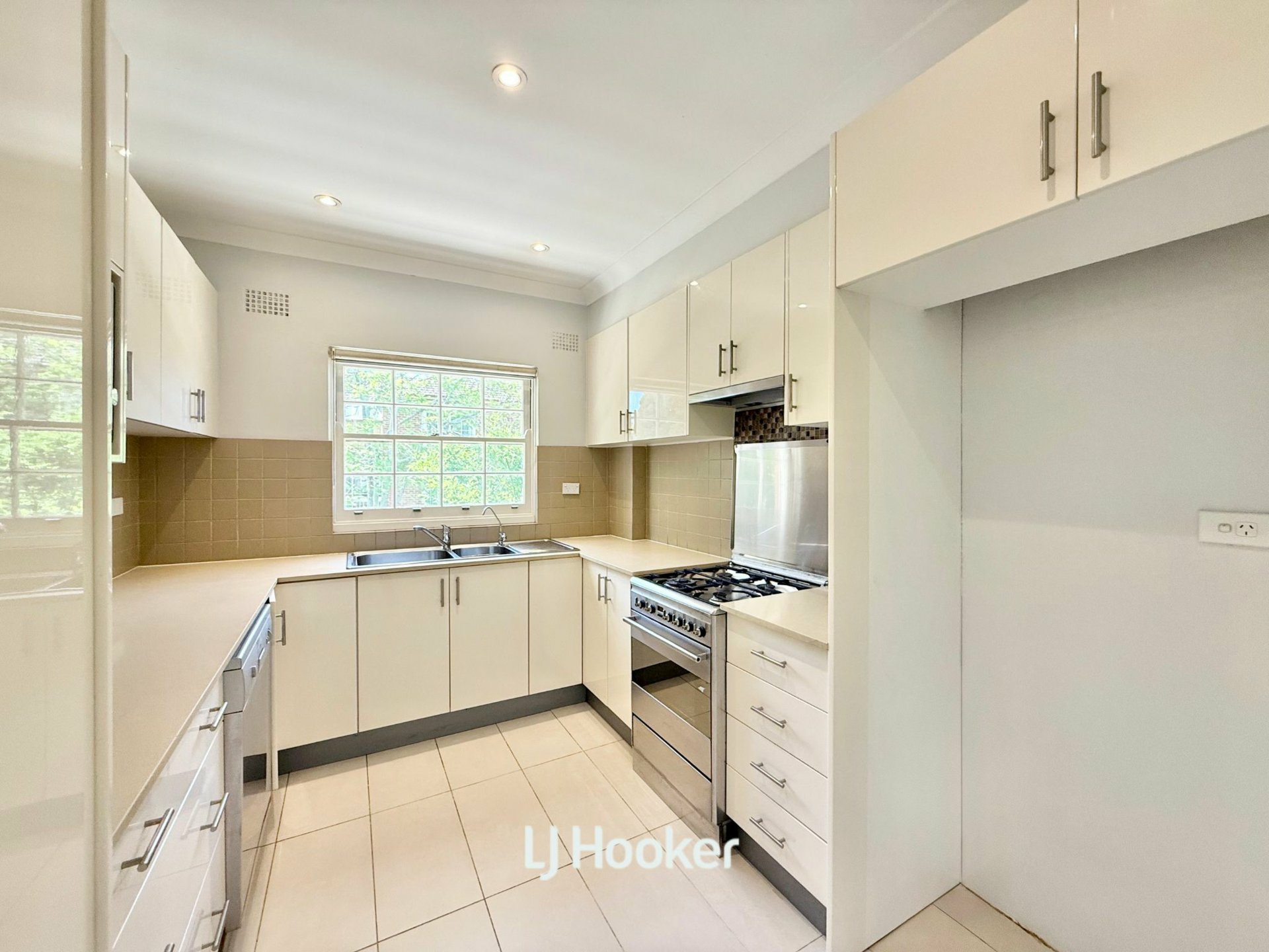 6/711 Pacific Hwy — photo 2 of 14