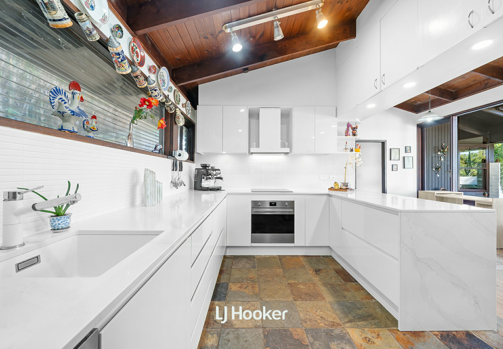 47 Craiglands Avenue — photo 3 of 17