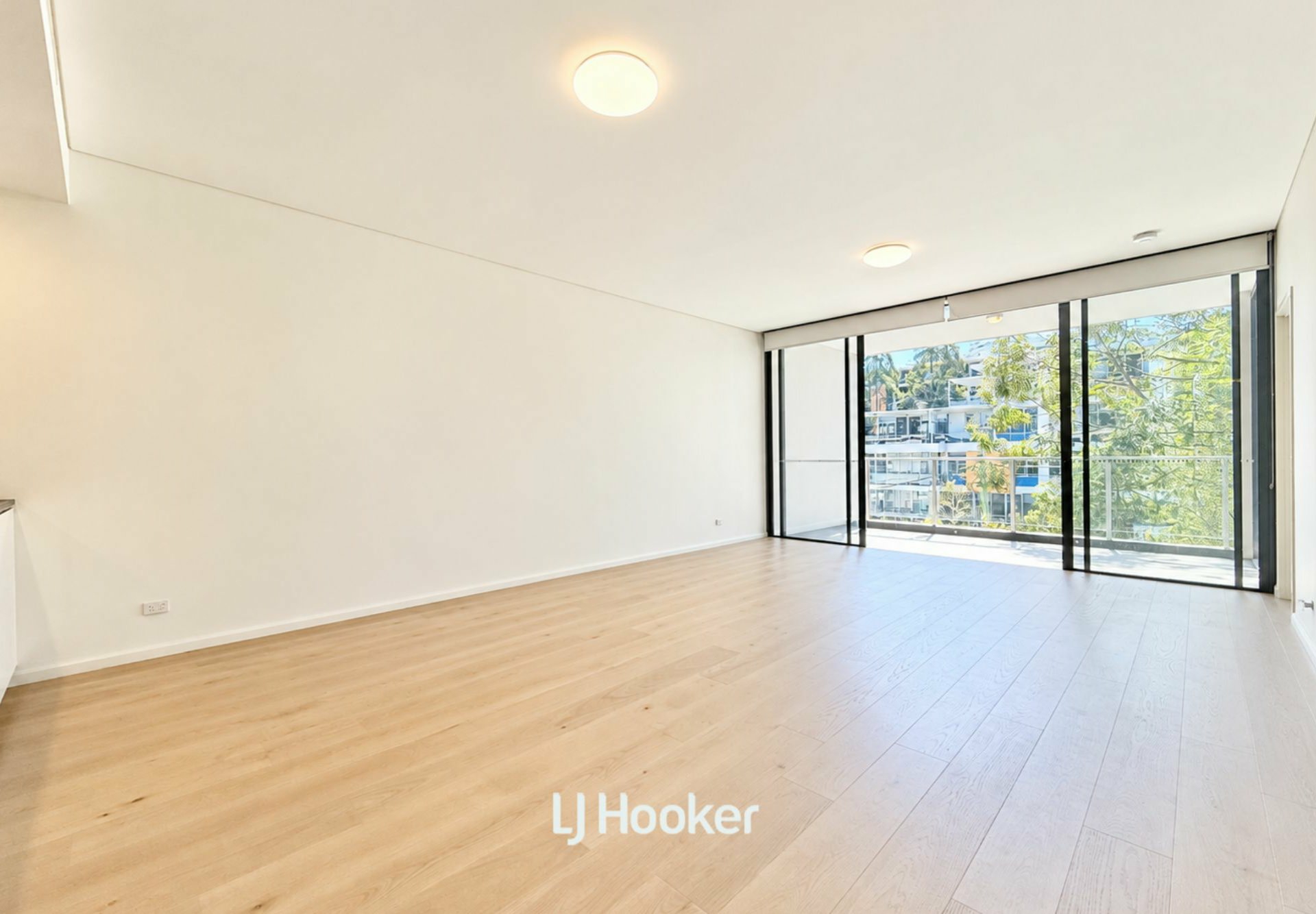20/8 Mcintyre St — photo 3 of 12