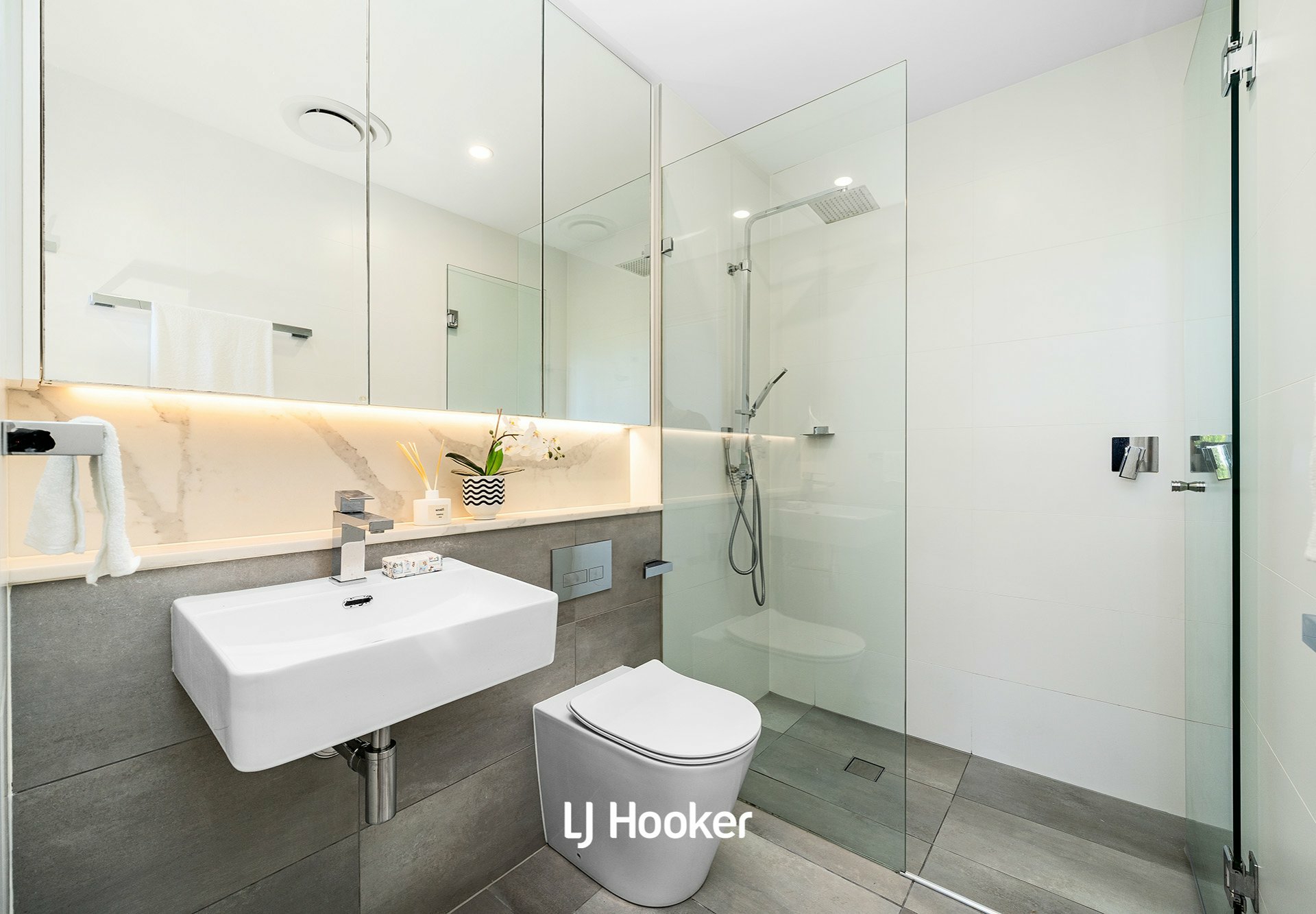 105/20A McIntyre Street — photo 7 of 10
