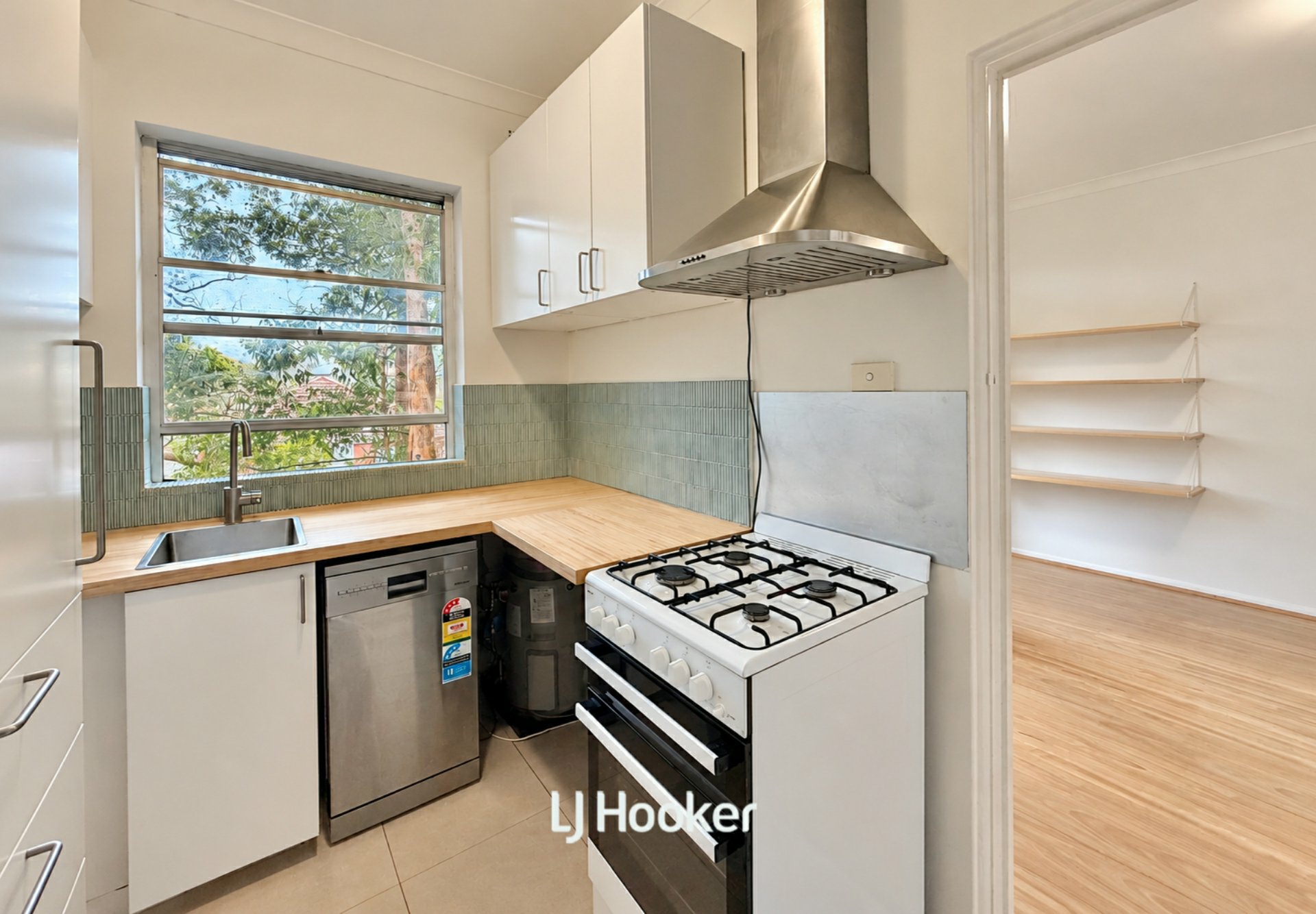 18/65A Werona Avenue — photo 3 of 9