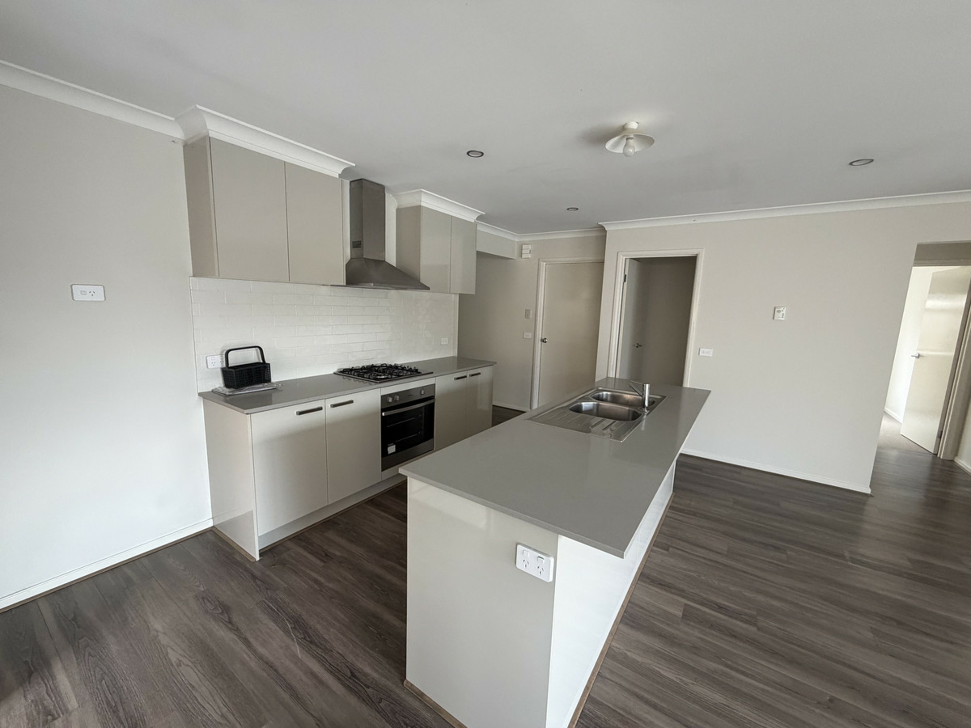 12 Tooronga Drive — photo 3 of 9