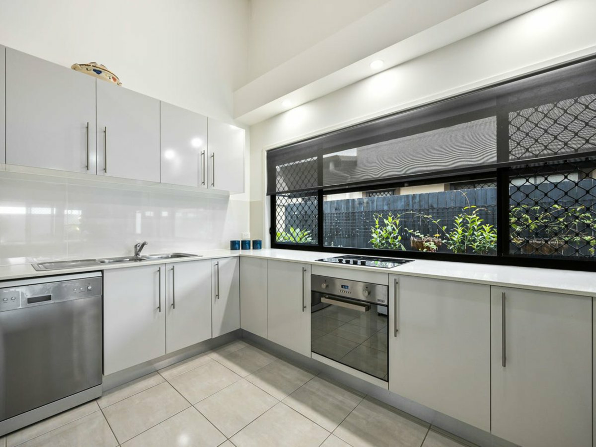 13/4 Kal Ma Kuta Drive, SANDSTONE POINT