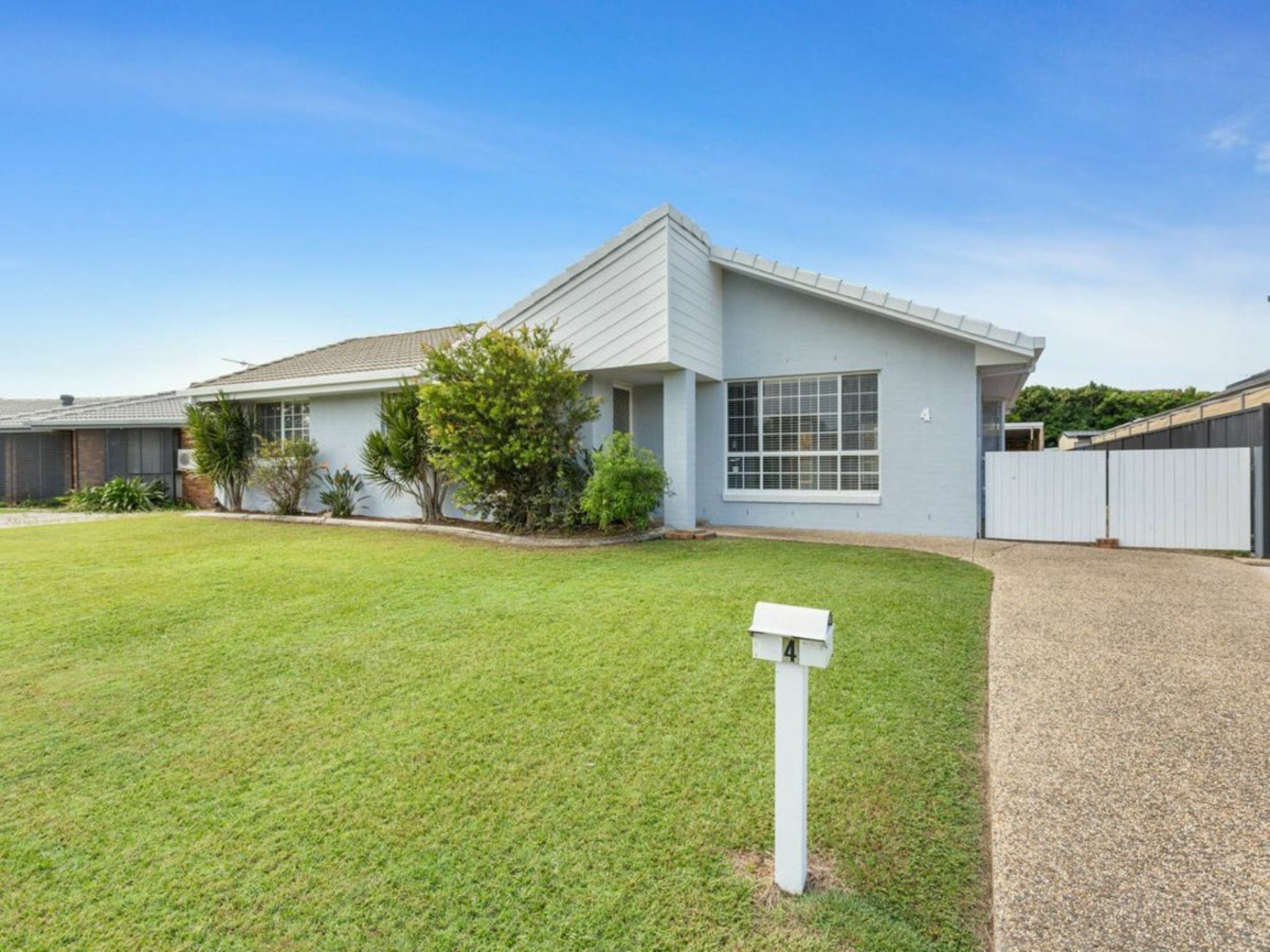 4 Lachlan Crescent, SANDSTONE POINT