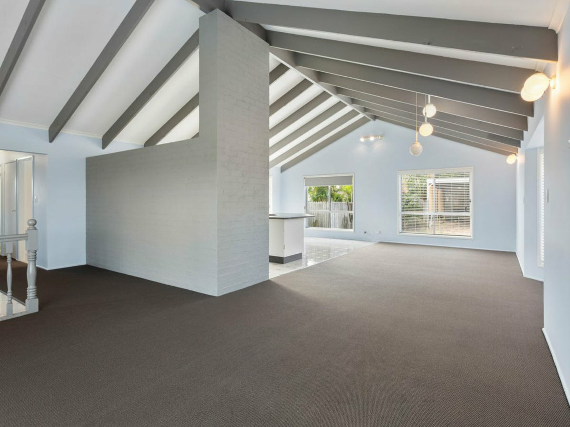 4 Lachlan Crescent, SANDSTONE POINT