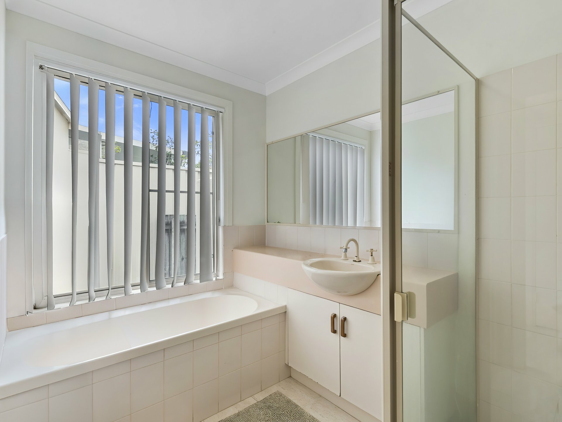 6 Catamaran Court, BANKSIA BEACH