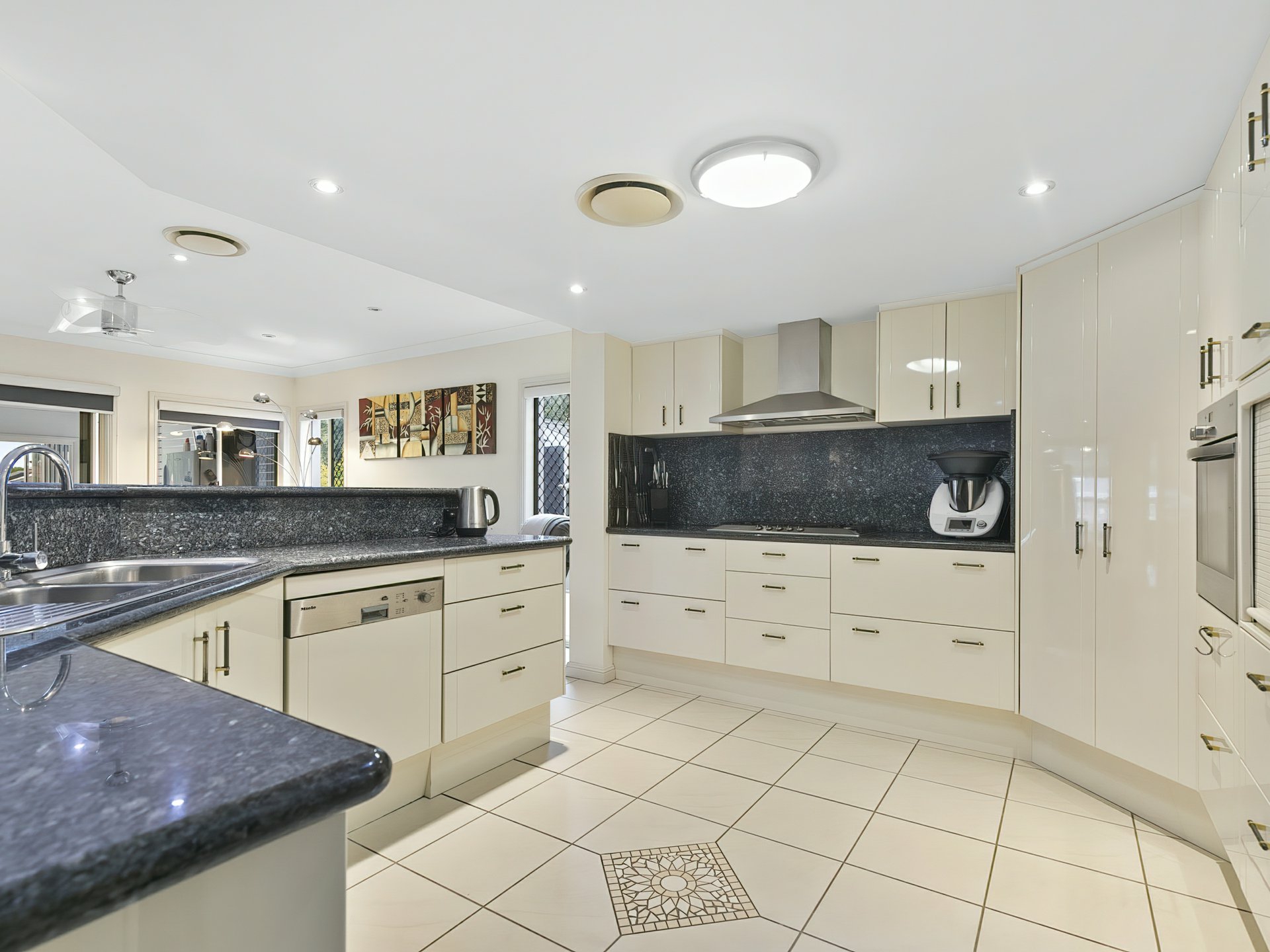 1 Castaway Court, BANKSIA BEACH