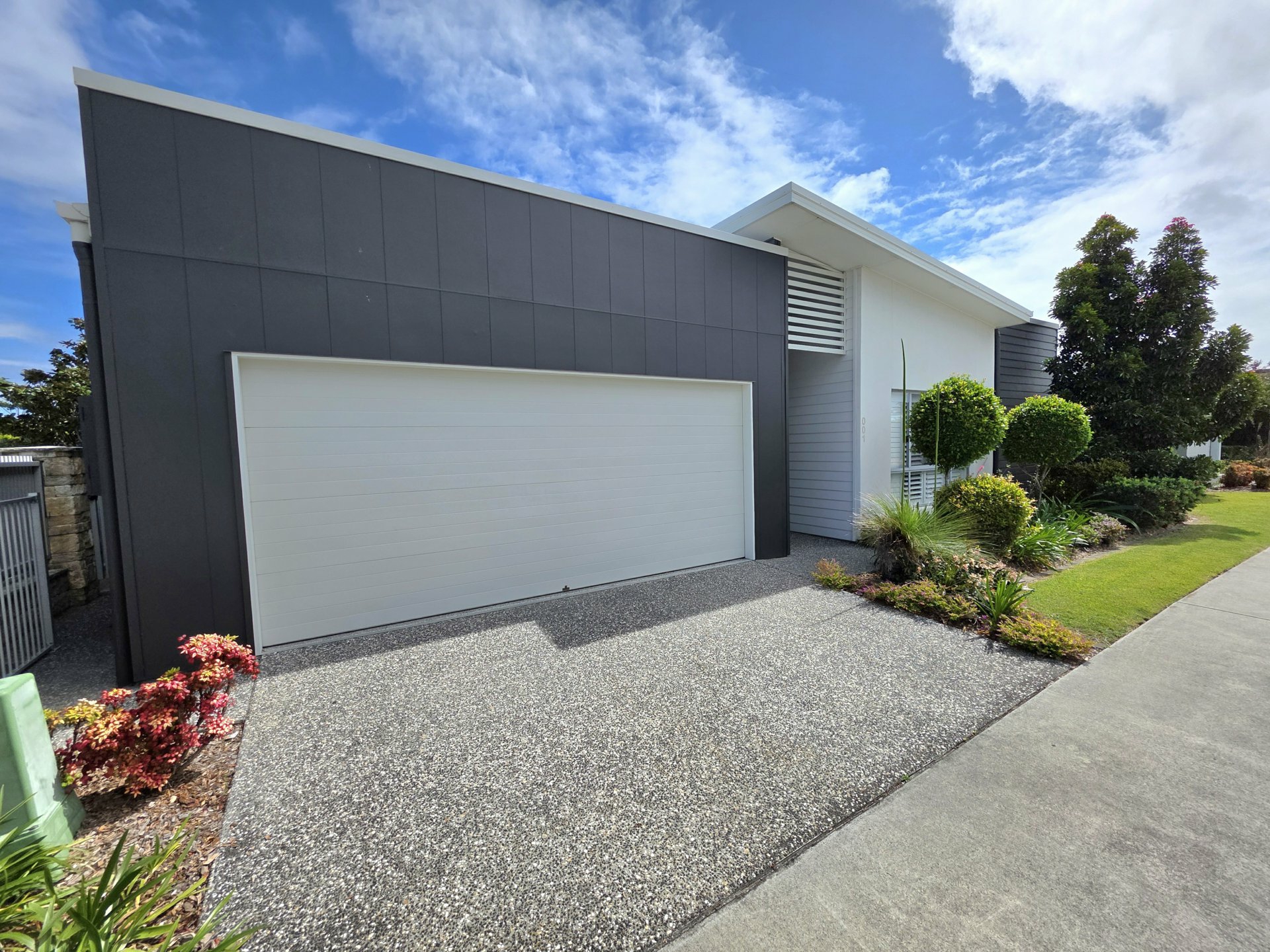 1/19 Bongaree Avenue — photo 2 of 25