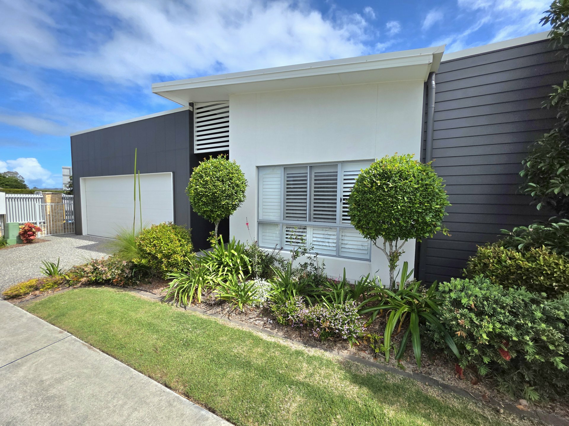 1/19 Bongaree Avenue — photo 3 of 25