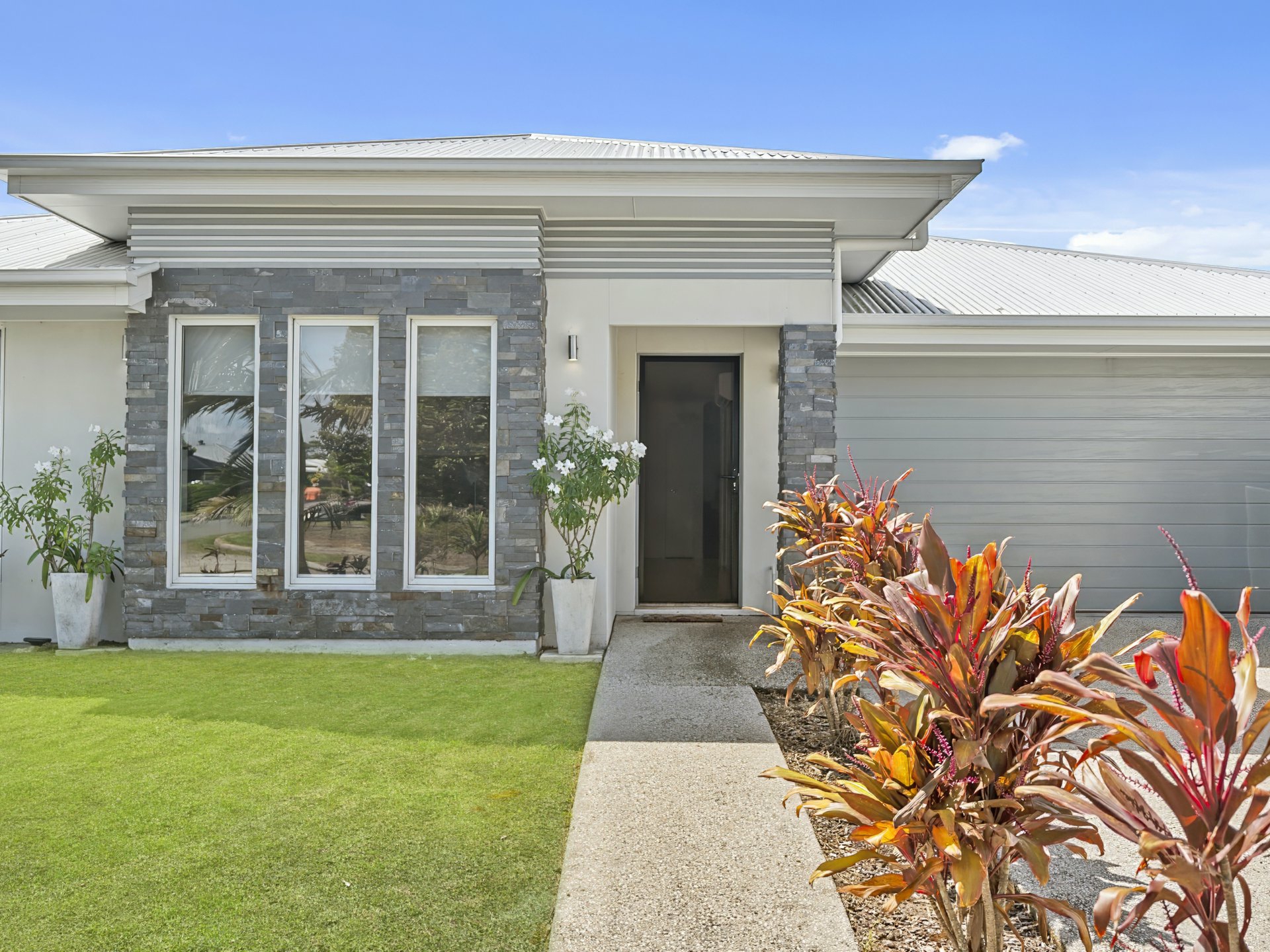 2/110 Foxtail Crescent — photo 3 of 25