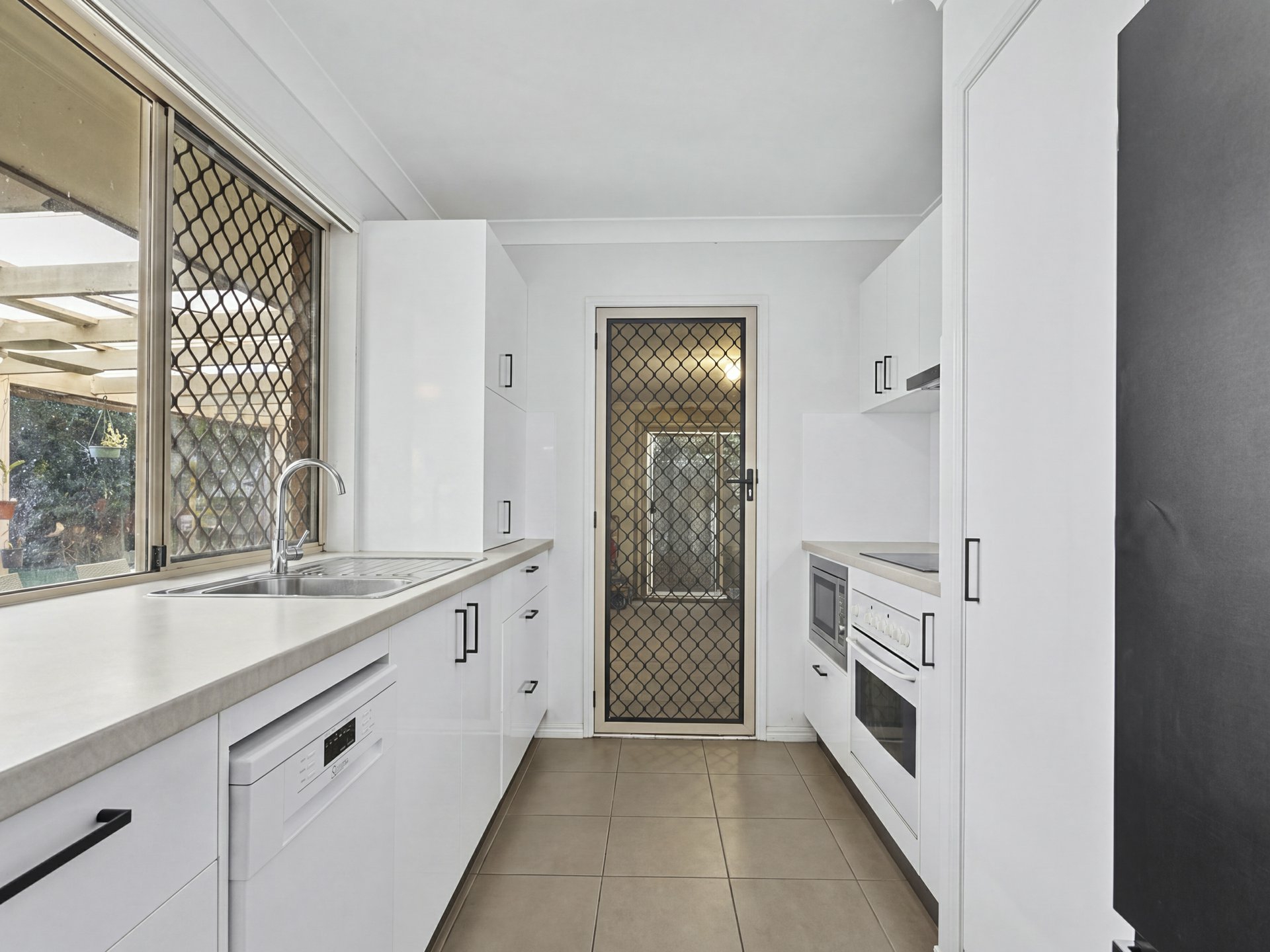 11 Queenscliff Court — photo 4 of 27