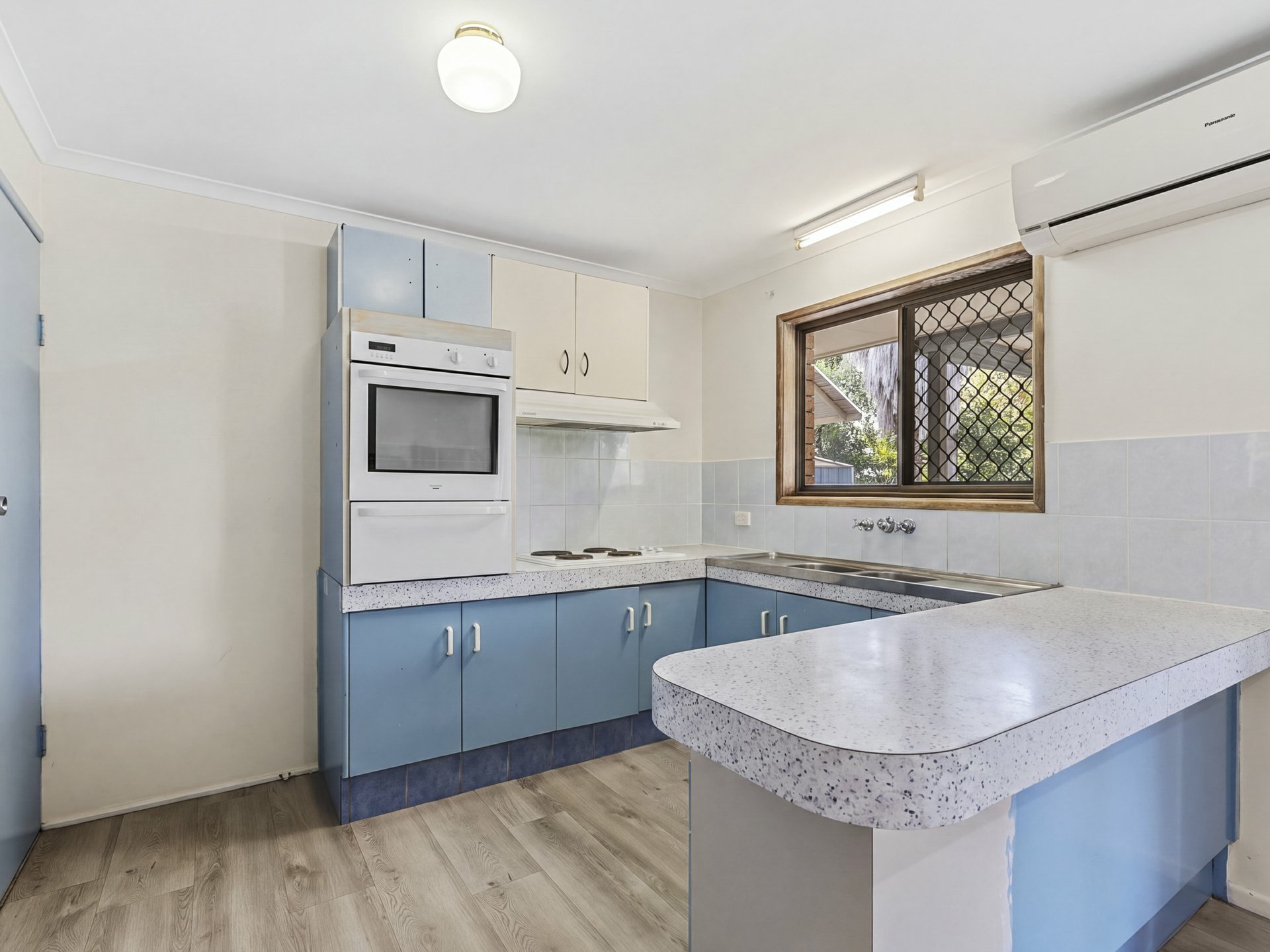 115 Sunderland Drive — photo 9 of 24