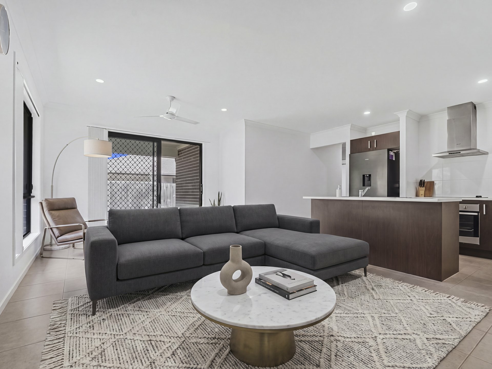 115 Lakeside Crescent — photo 5 of 19