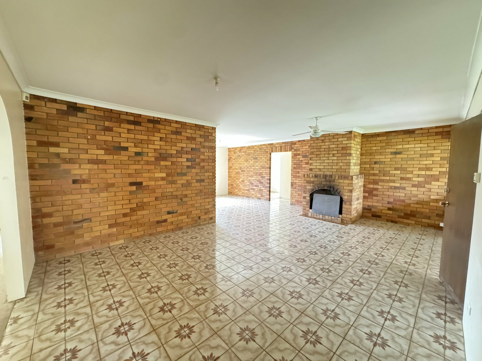 939 Bribie Island Road — photo 7 of 13