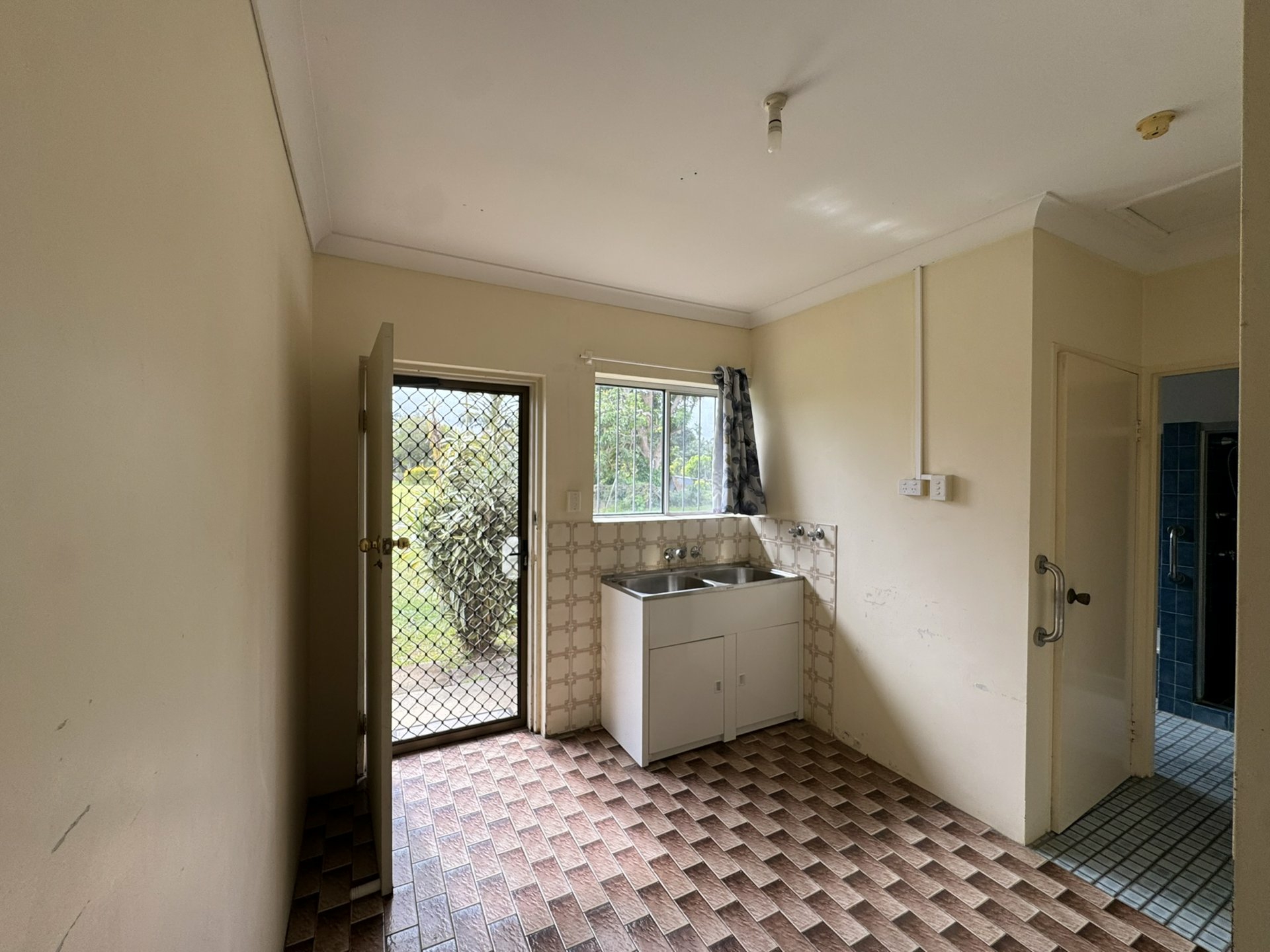 939 Bribie Island Road — photo 9 of 13