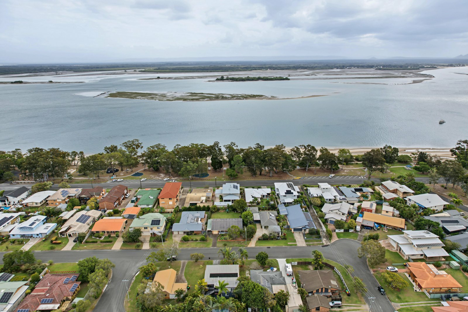 13 Captain Cook Drive — photo 2 of 19