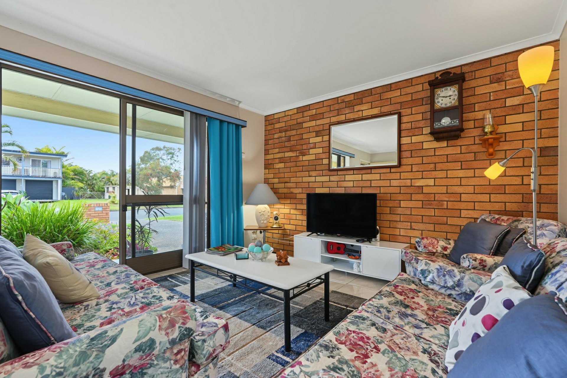 13 Captain Cook Drive — photo 4 of 19