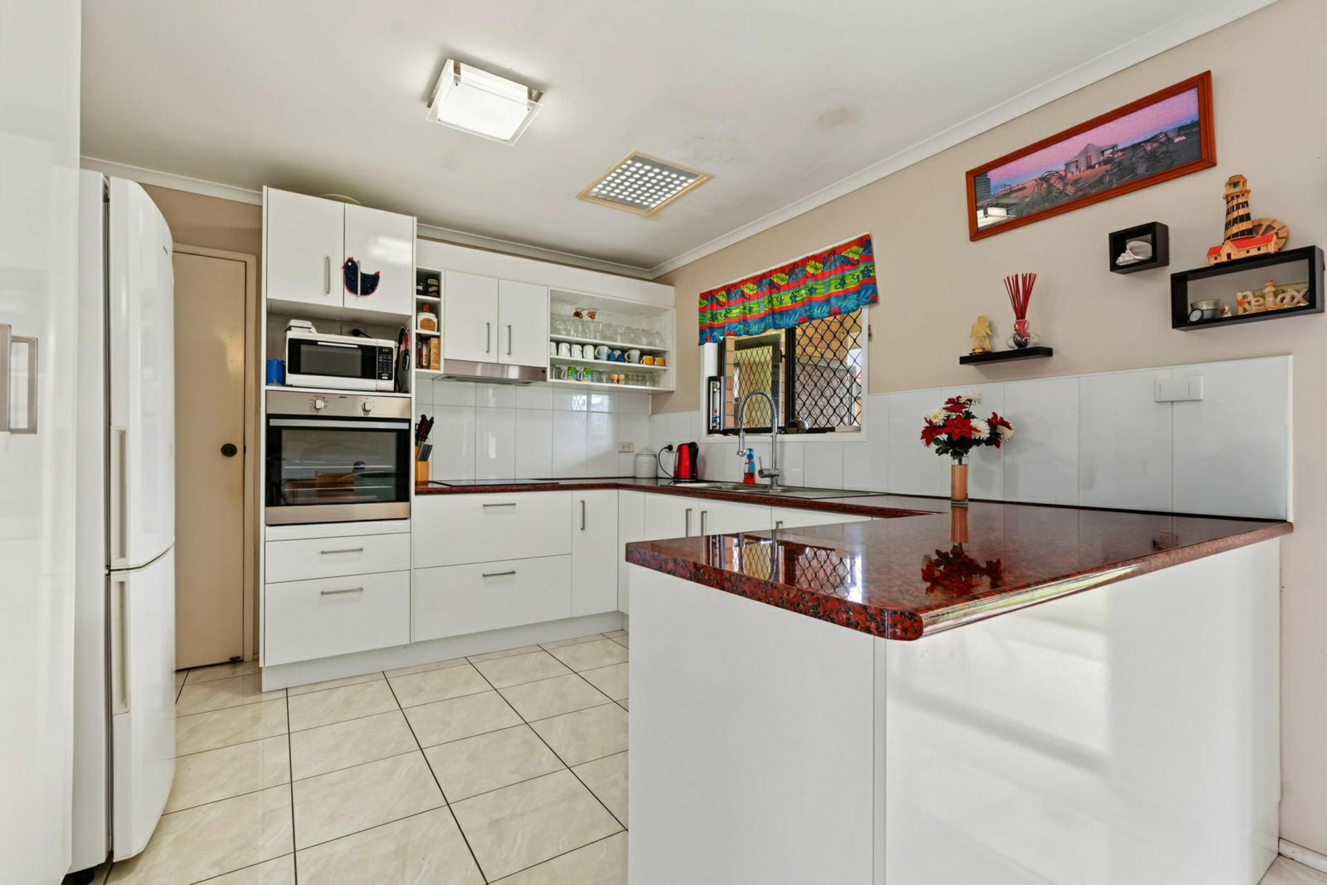 13 Captain Cook Drive — photo 6 of 19