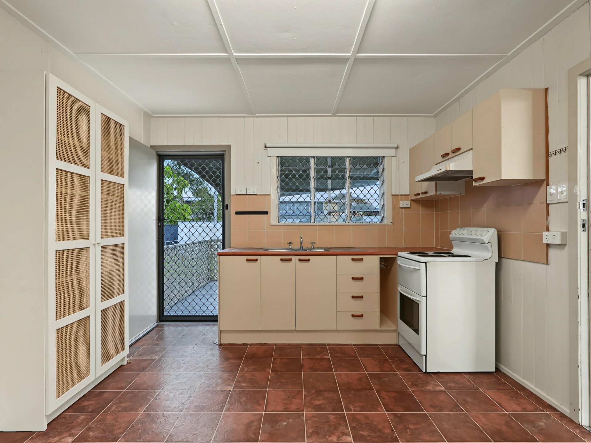 14 Acacia St — photo 8 of 20