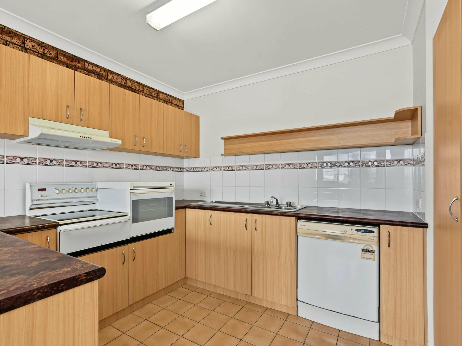 6/2 Sunderland Drive — photo 10 of 19