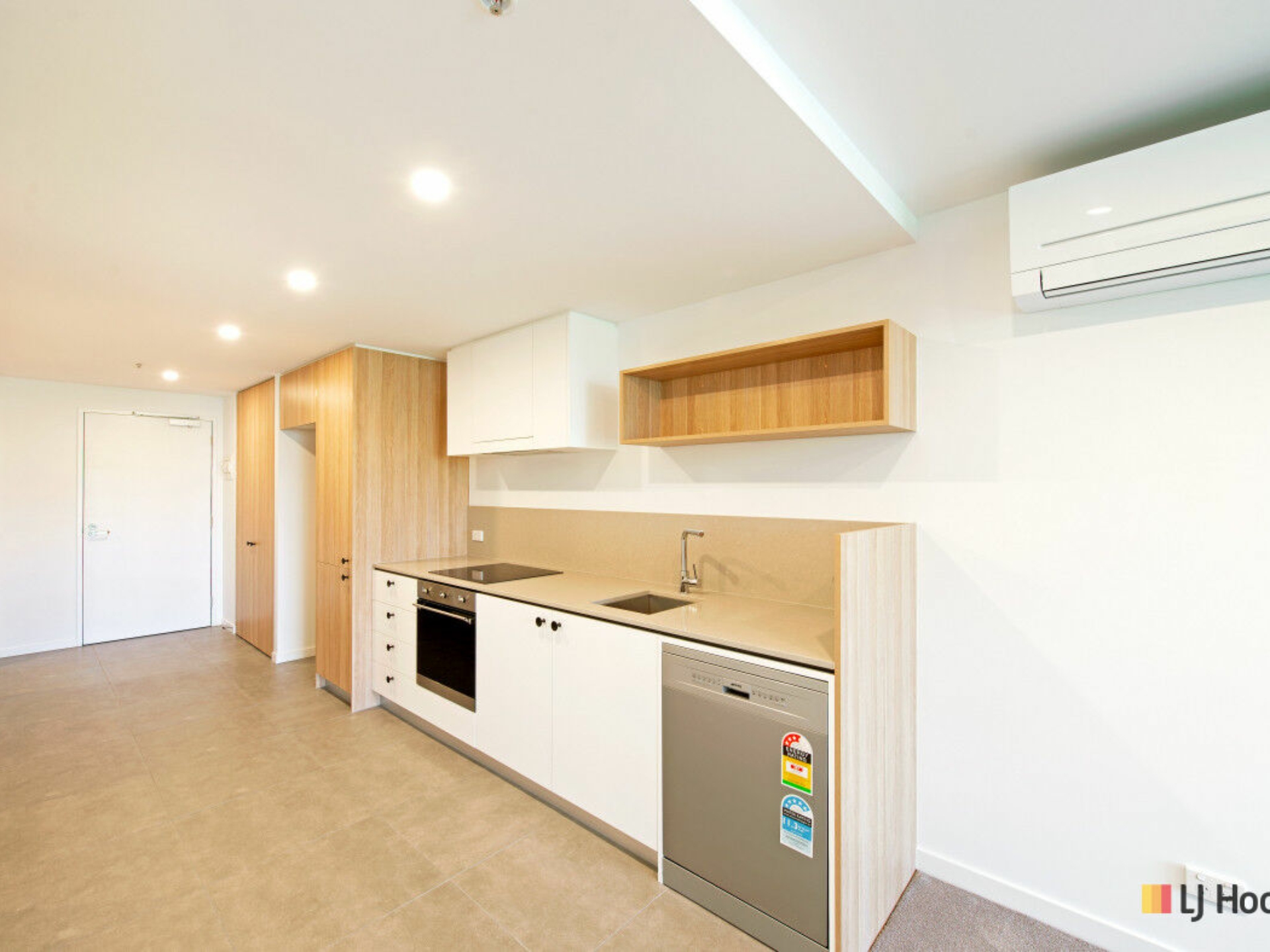 421/1 Elouera Street, BRADDON