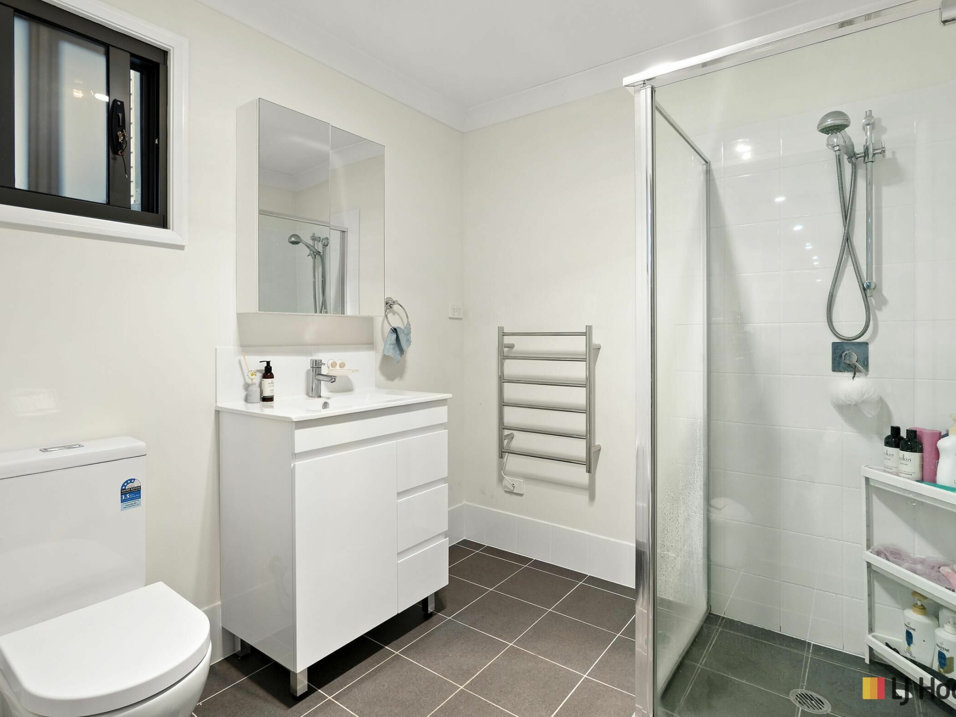 6 Cowan Street, DOWNER