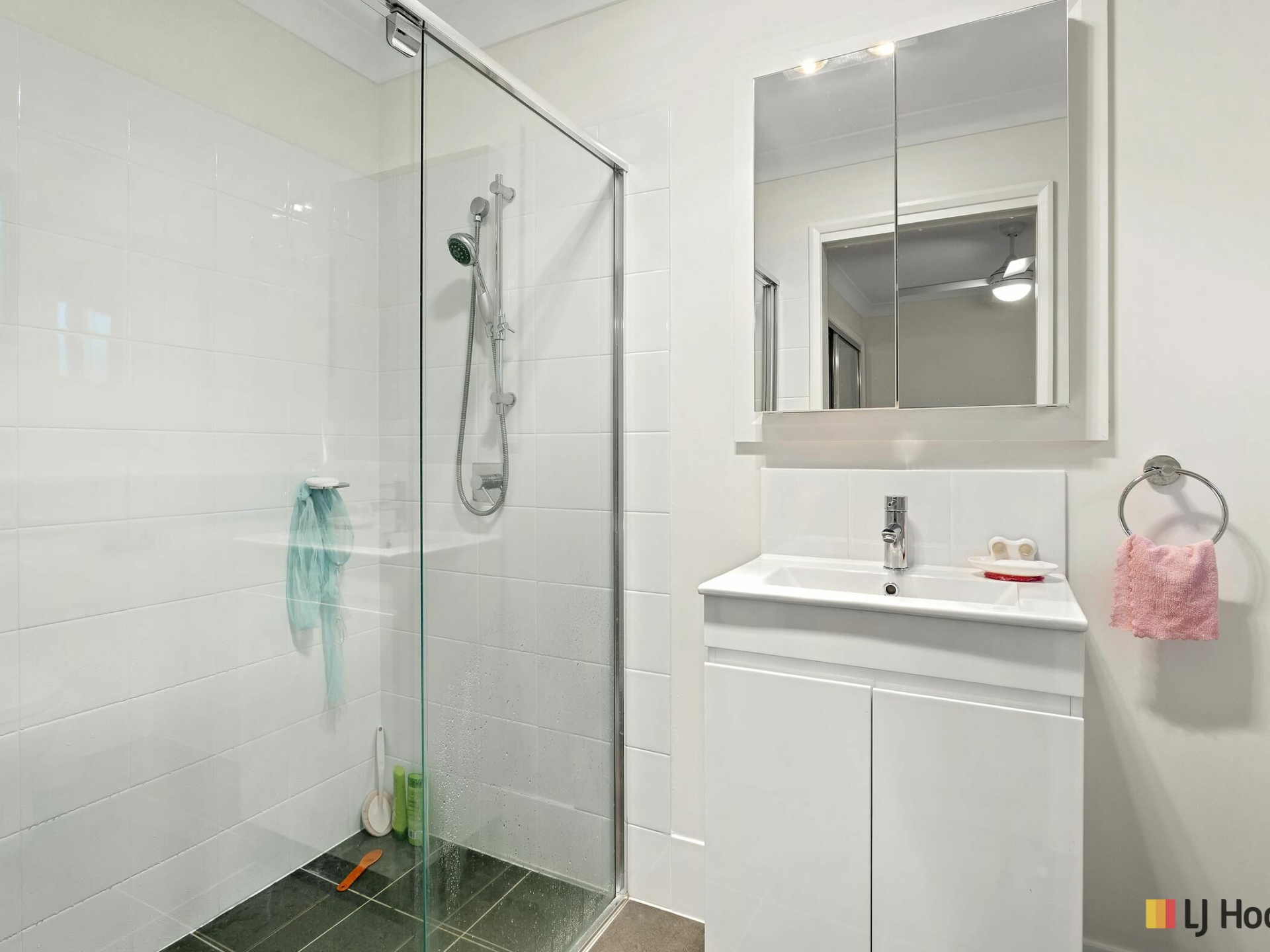 6 Cowan Street, DOWNER