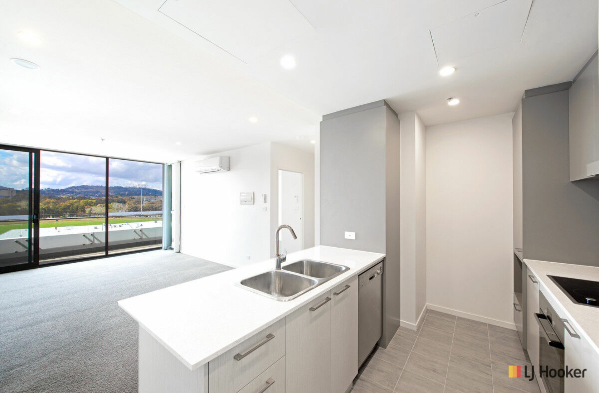 182/7 Irving Street, PHILLIP