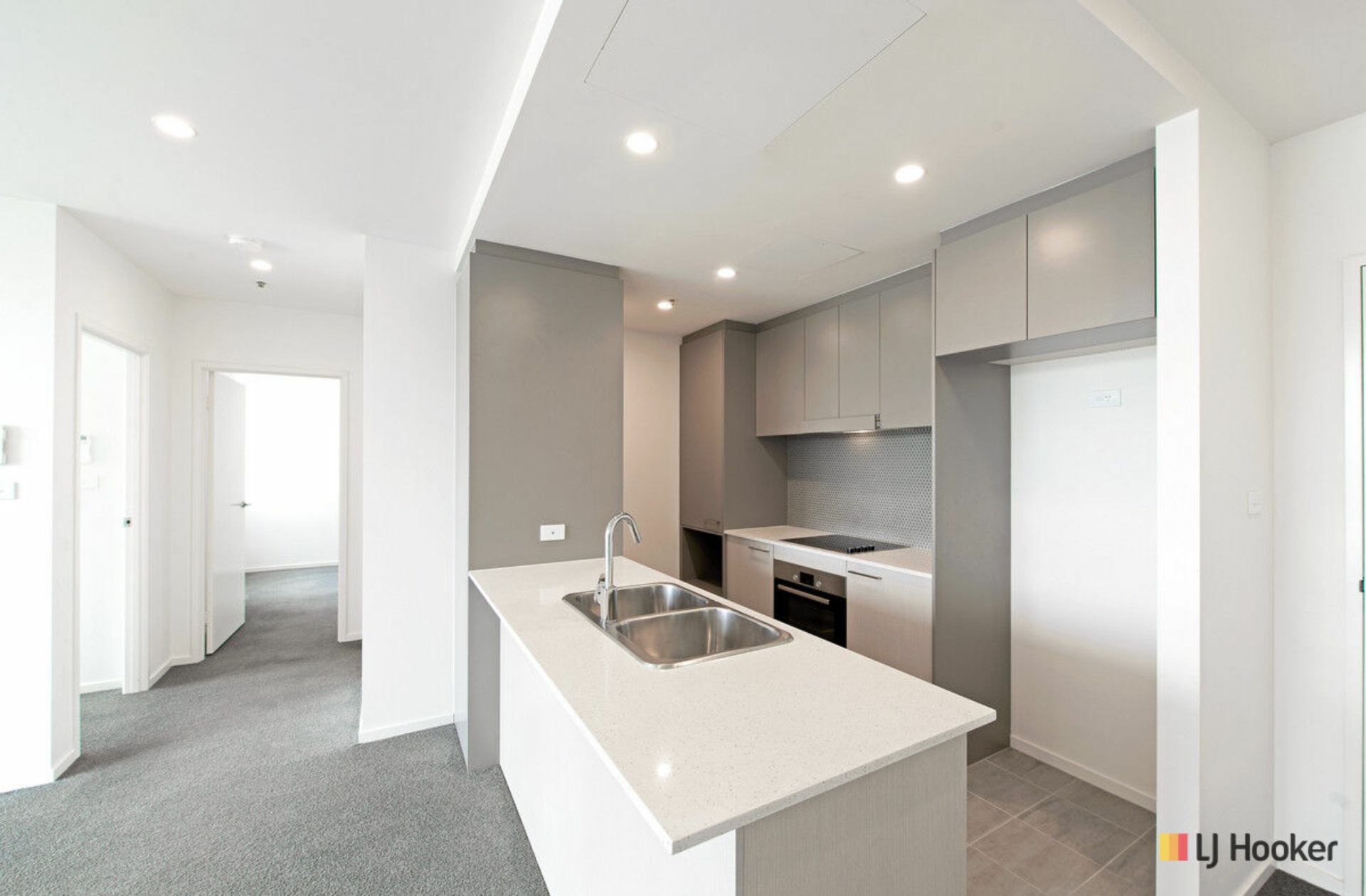 182/7 Irving Street, PHILLIP